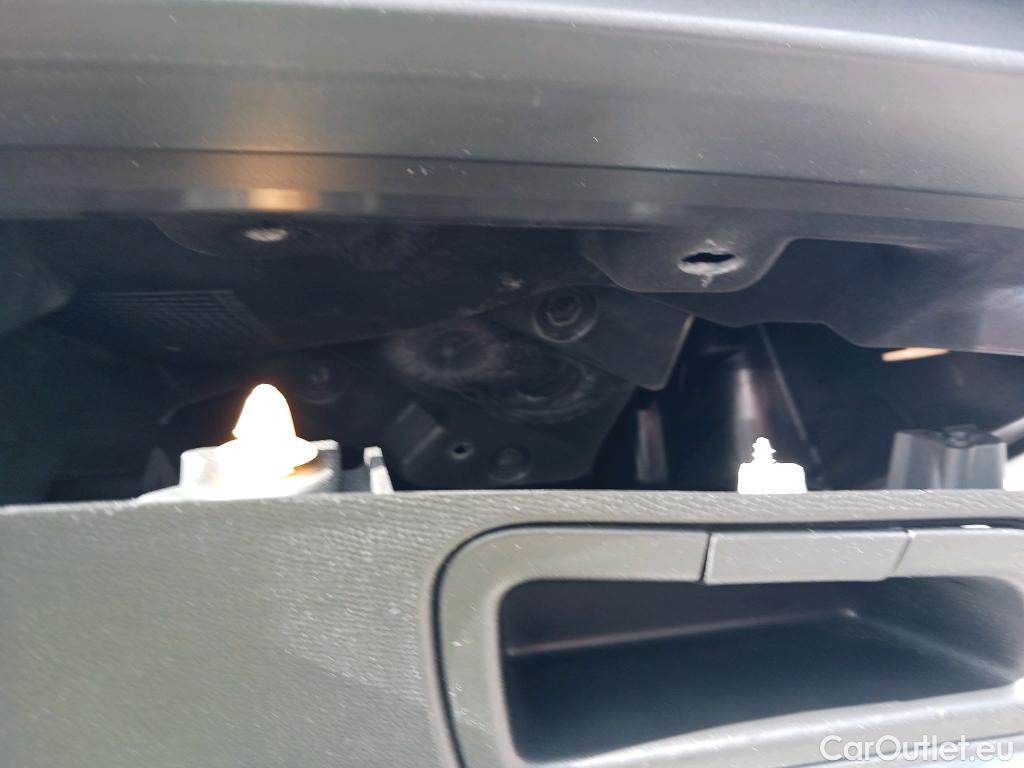  Peugeot  3008 PEUGEOT  / 2020 / 5P / todoterreno 1.5 BlueHDi 96kW (130CV) S&S Active Pack #13