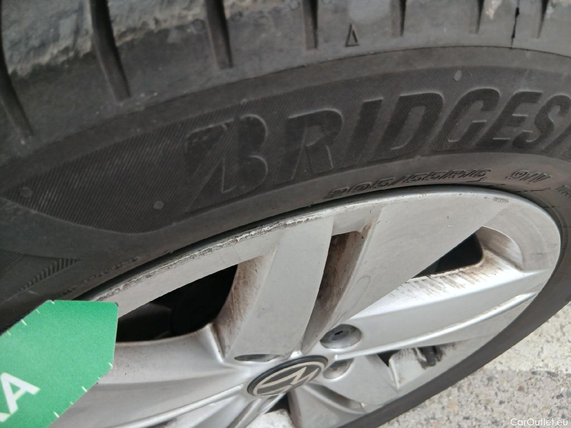  Volkswagen  Golf  VOLKSWAGEN / 2020 / 5P / berlina con portón 2.0 TDI 85kW (115CV) #4