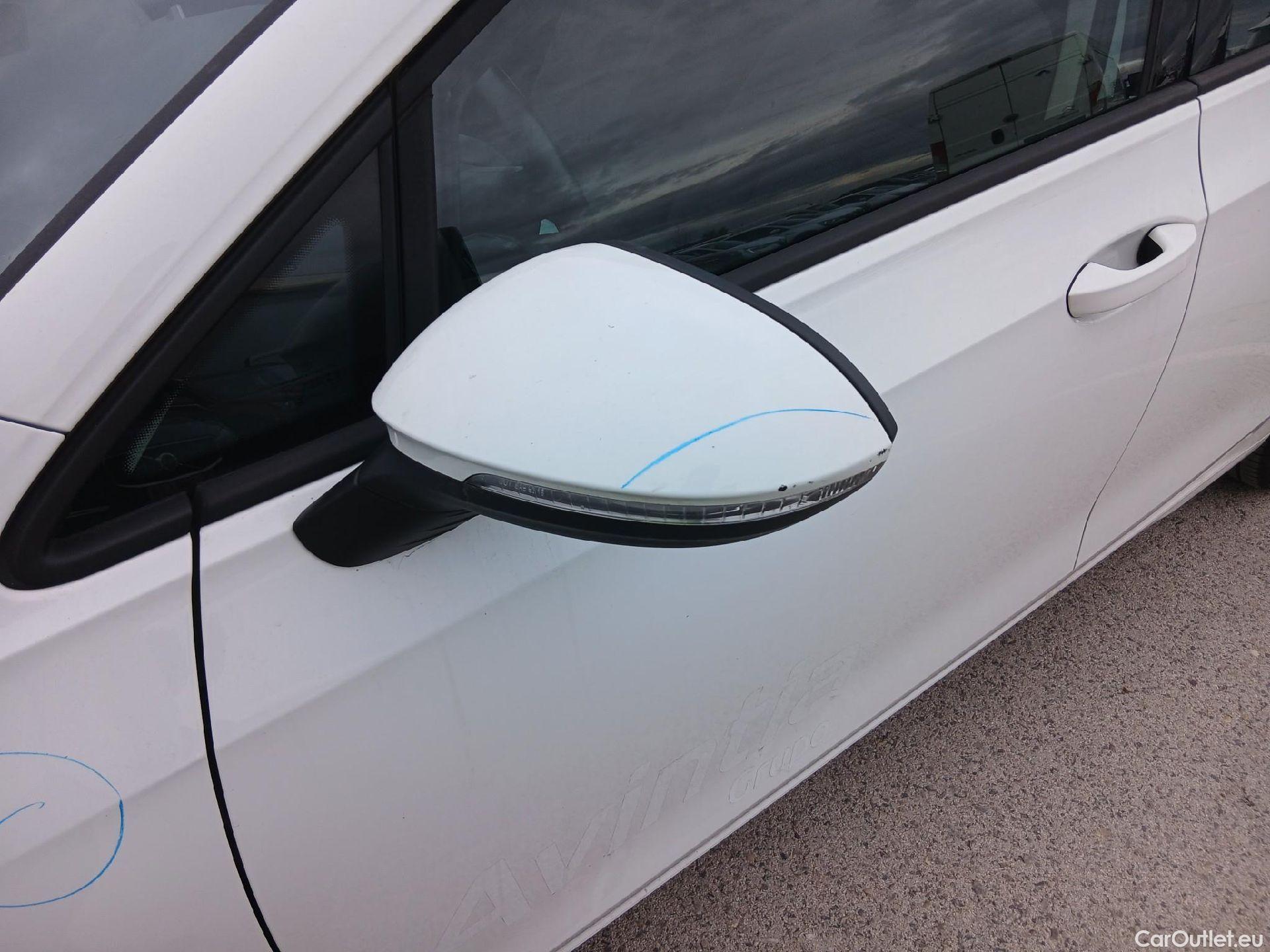  Volkswagen  Golf  VOLKSWAGEN / 2020 / 5P / berlina con portón 2.0 TDI 85kW (115CV) #13