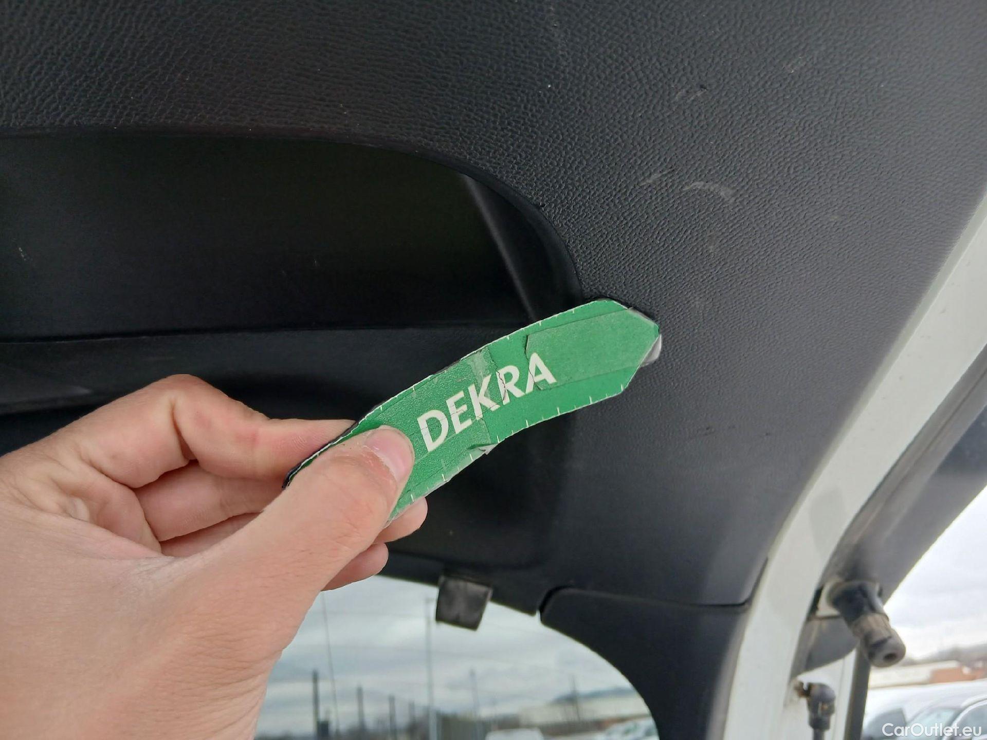  Peugeot  2008 PEUGEOT  / 2019 / 5P / todoterreno Allure BlueHDI 81kW (110CV) #24