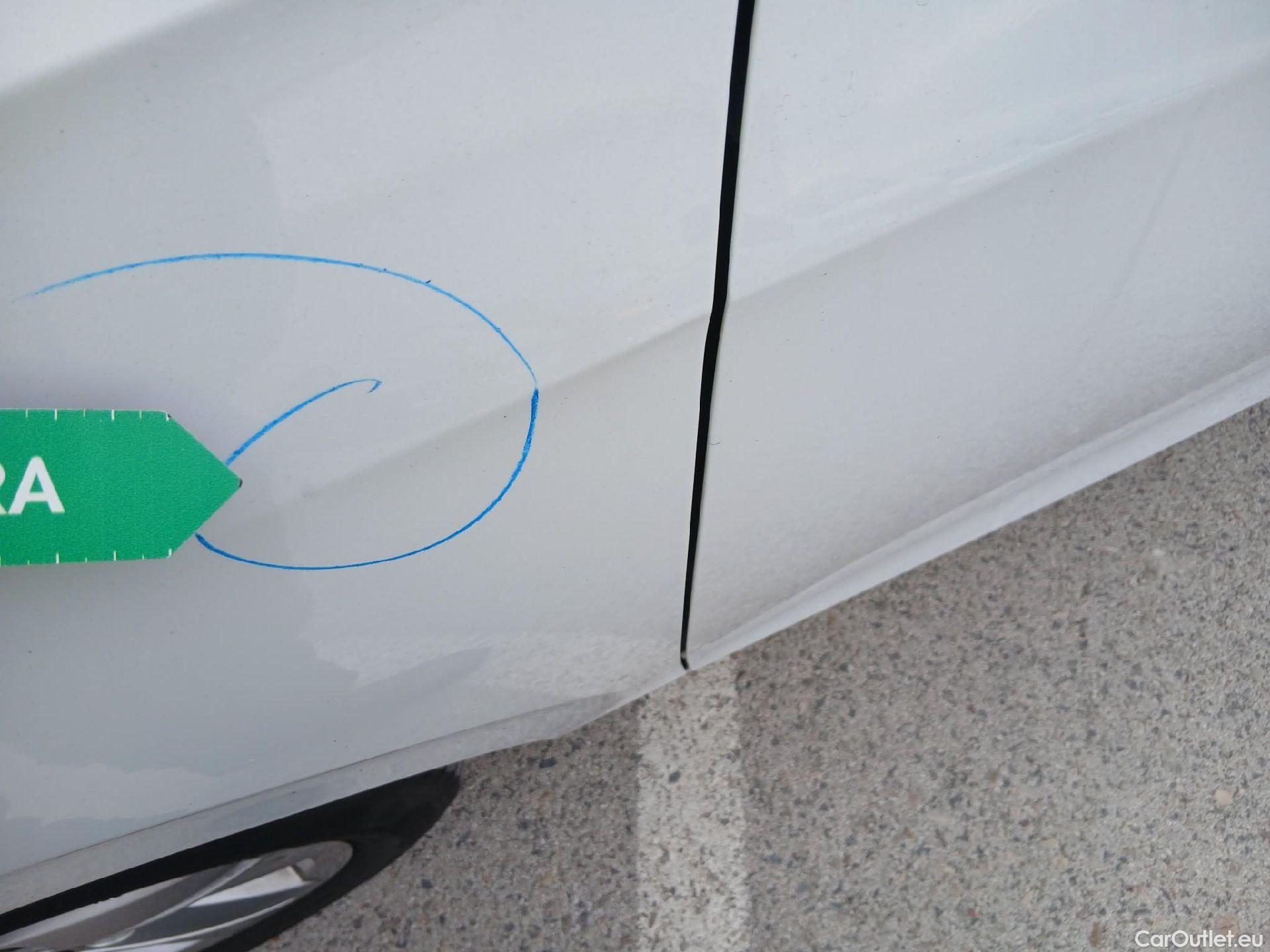  Volkswagen  Golf  VOLKSWAGEN / 2020 / 5P / berlina con portón 2.0 TDI 85kW (115CV) #11