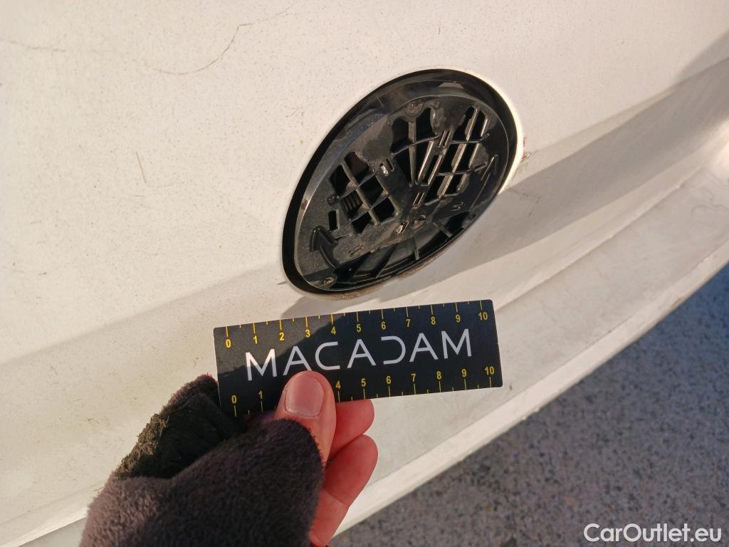  Volkswagen  Golf  VOLKSWAGEN / 2016 / 5P / berlina con portón Last Edition 1.6 TDI 85kW (115CV) #19