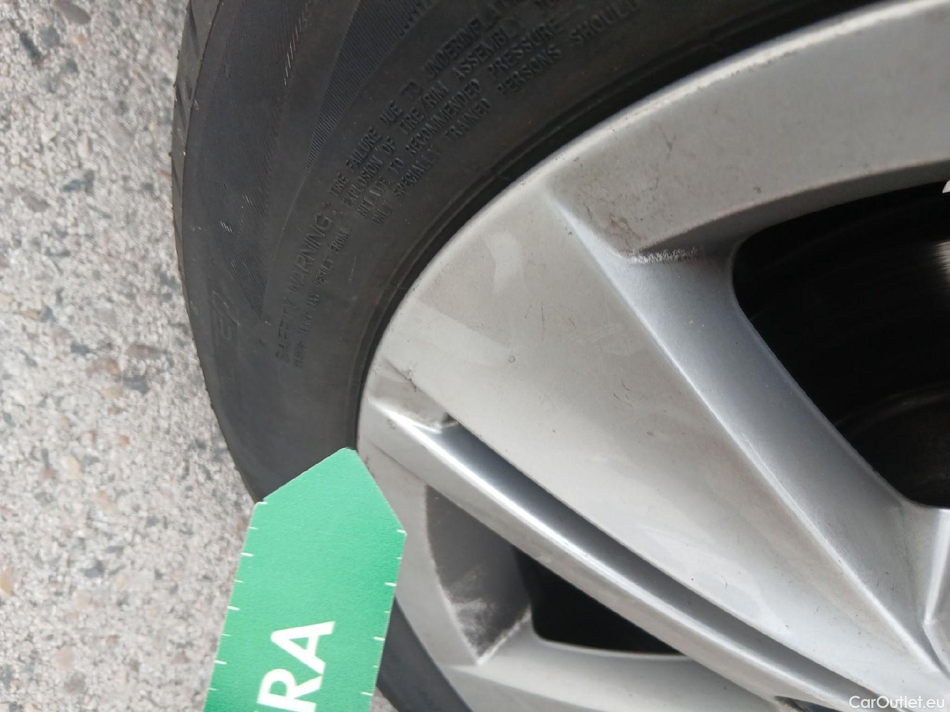  Volkswagen  Golf  VOLKSWAGEN / 2020 / 5P / berlina con portón 2.0 TDI 85kW (115CV) #2