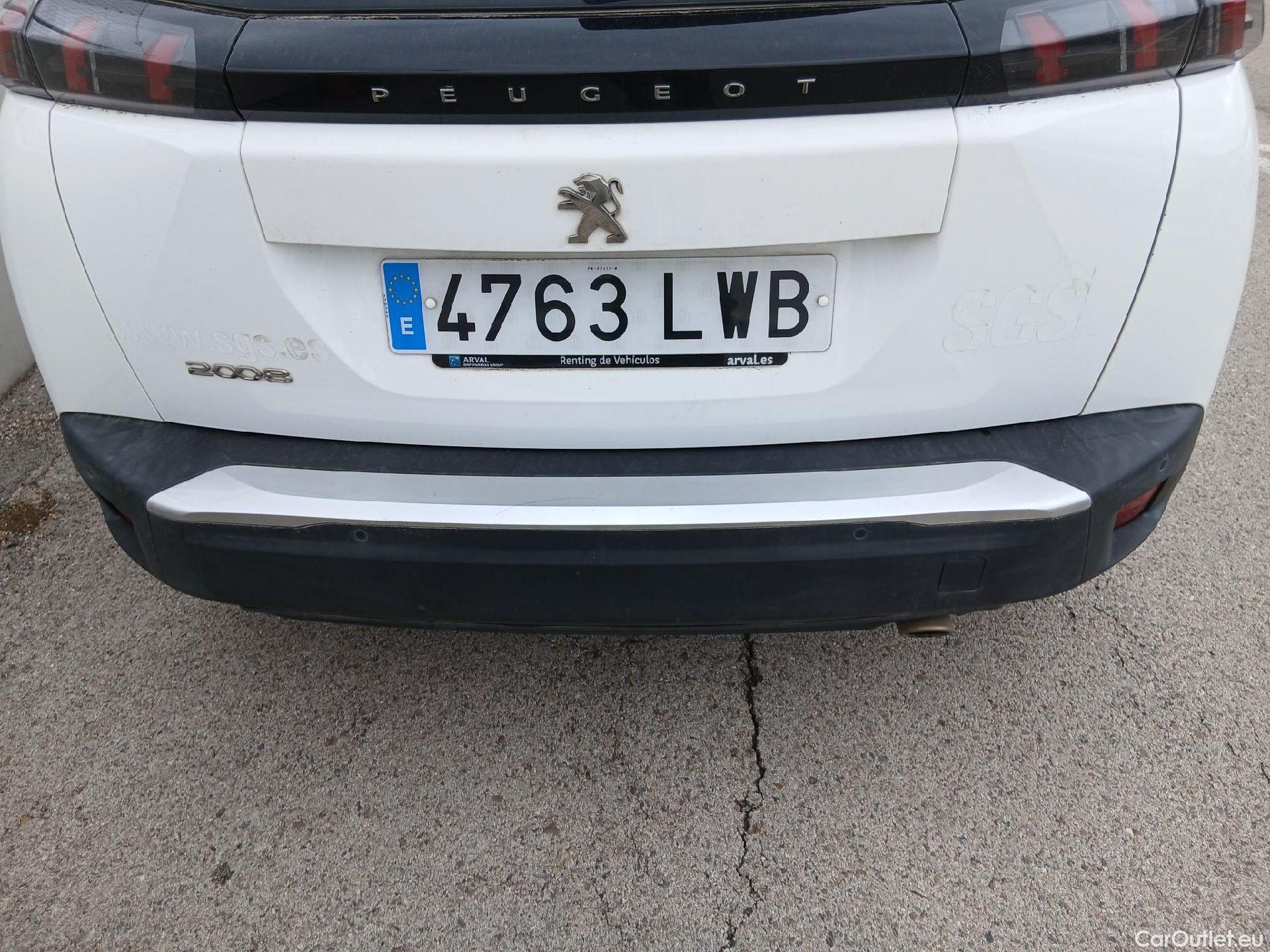  Peugeot  2008 PEUGEOT  / 2019 / 5P / todoterreno Allure BlueHDI 81kW (110CV) #28