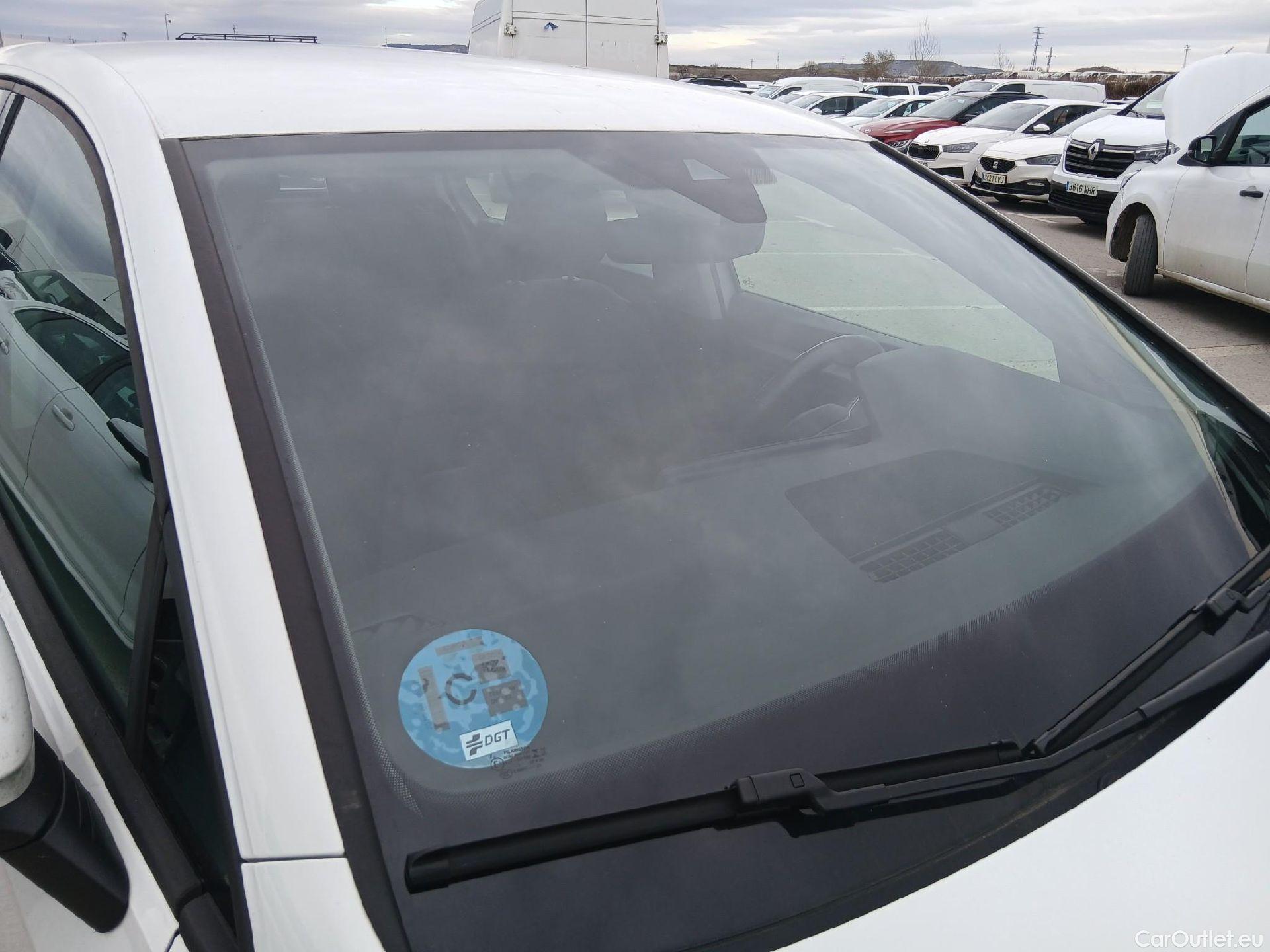  Volkswagen  Golf  VOLKSWAGEN / 2020 / 5P / berlina con portón 2.0 TDI 85kW (115CV) #5