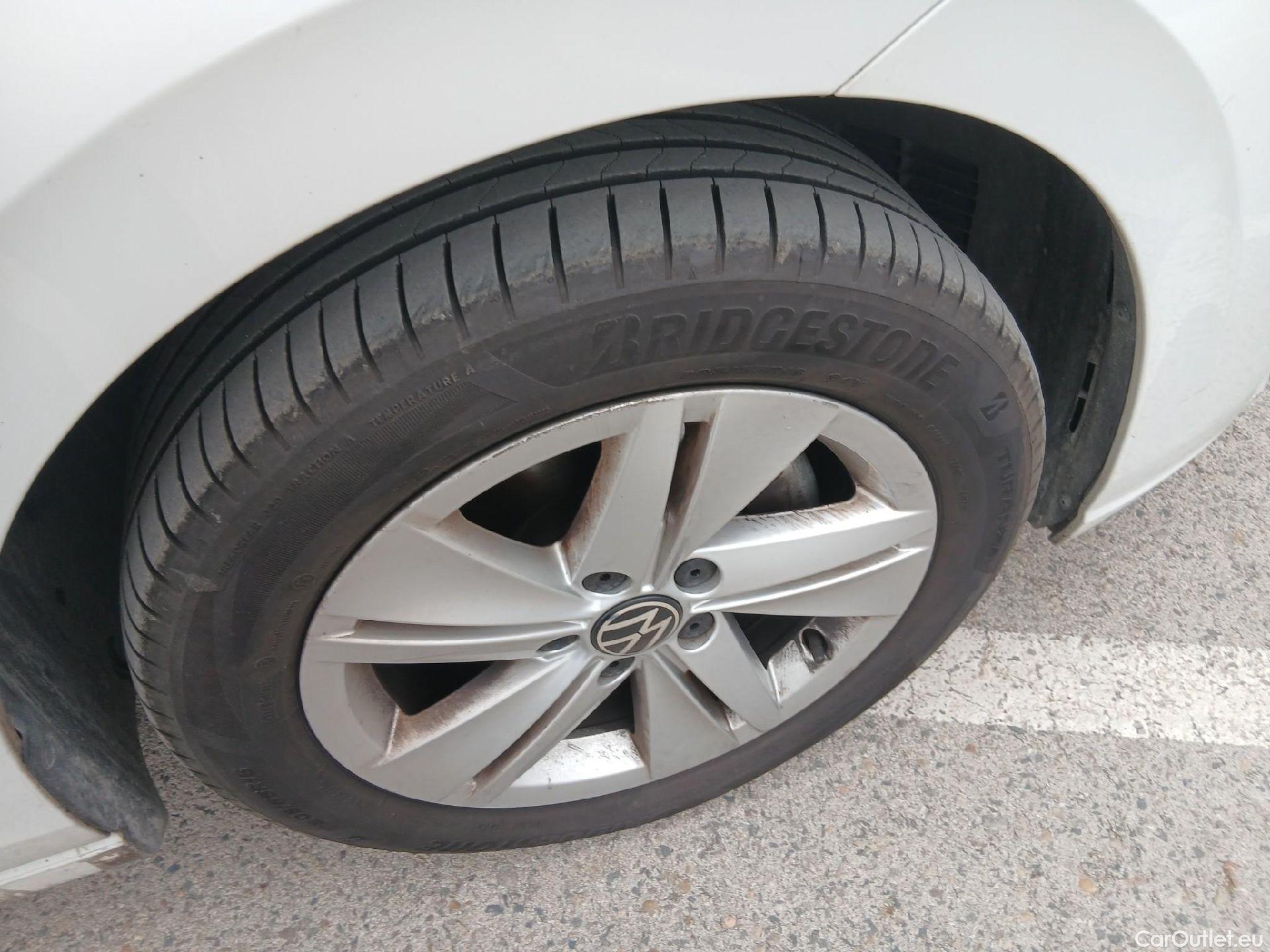  Volkswagen  Golf  VOLKSWAGEN / 2020 / 5P / berlina con portón 2.0 TDI 85kW (115CV) #3