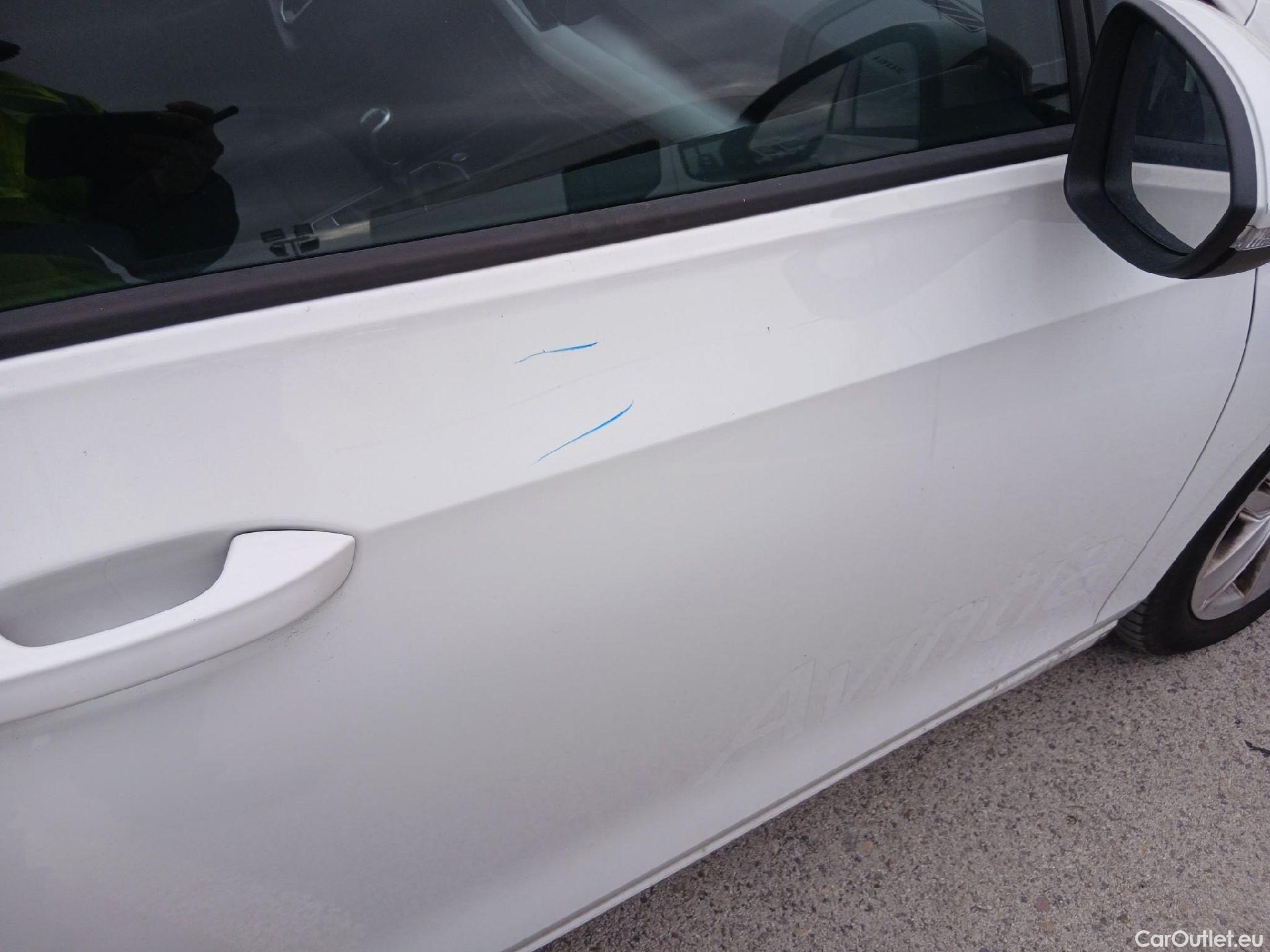  Volkswagen  Golf  VOLKSWAGEN / 2020 / 5P / berlina con portón 2.0 TDI 85kW (115CV) #24