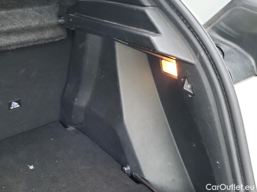  Peugeot  2008 PEUGEOT  / 2019 / 5P / todoterreno Allure Pack BlueHDI 81kW (110CV) (AC) #7