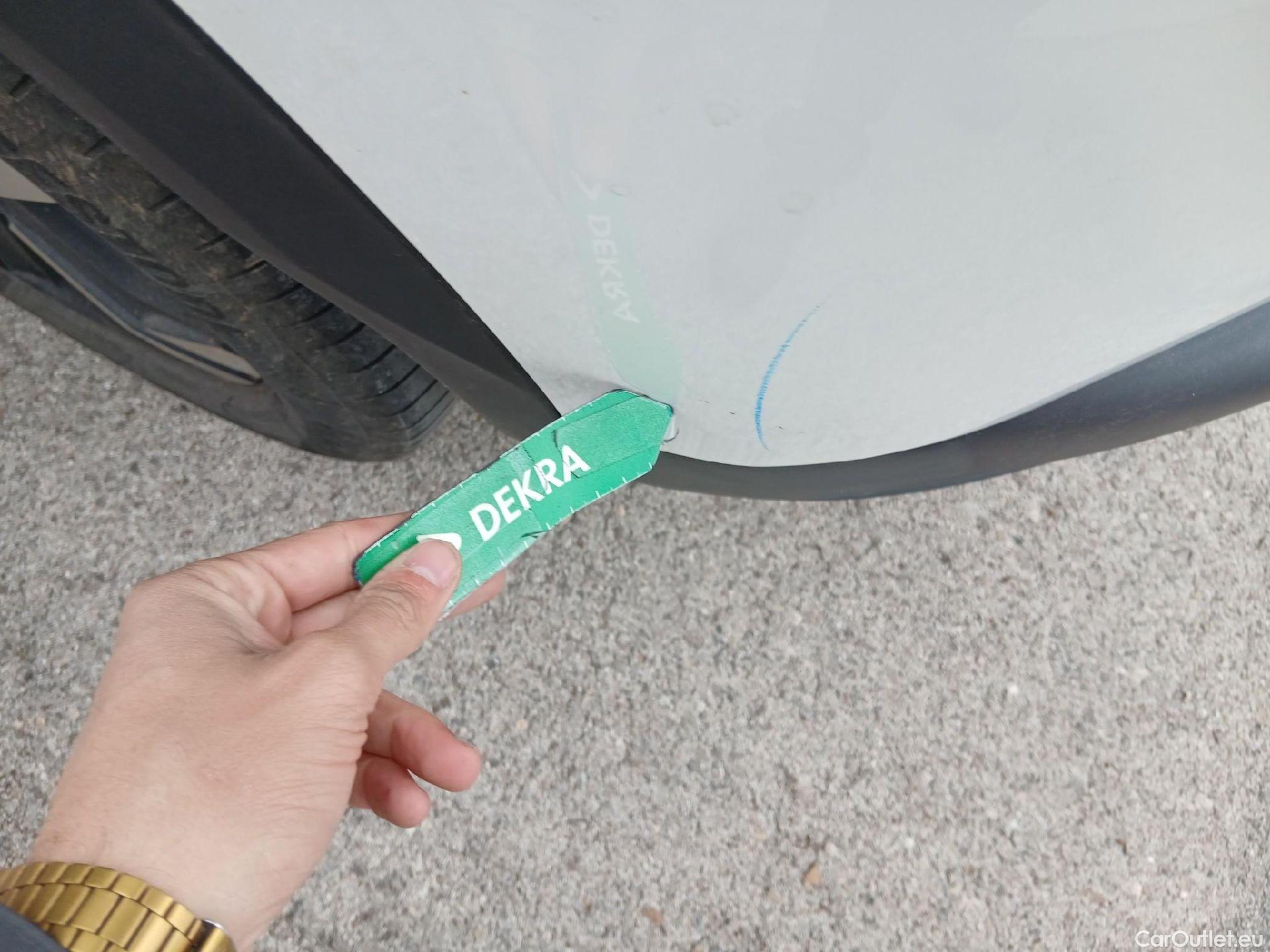  Peugeot  2008 PEUGEOT  / 2019 / 5P / todoterreno Allure BlueHDI 81kW (110CV) #17