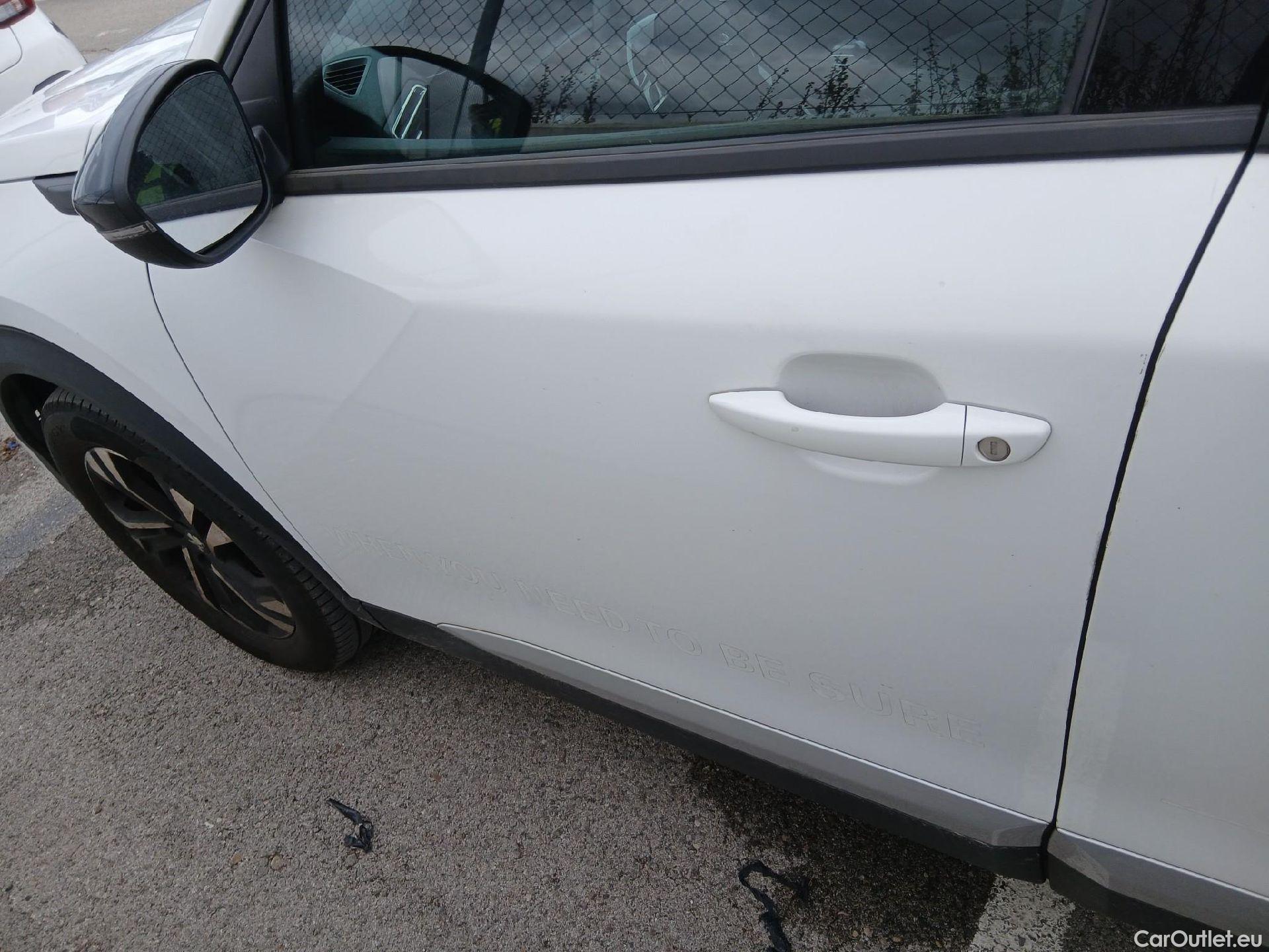  Peugeot  2008 PEUGEOT  / 2019 / 5P / todoterreno Allure BlueHDI 81kW (110CV) #9