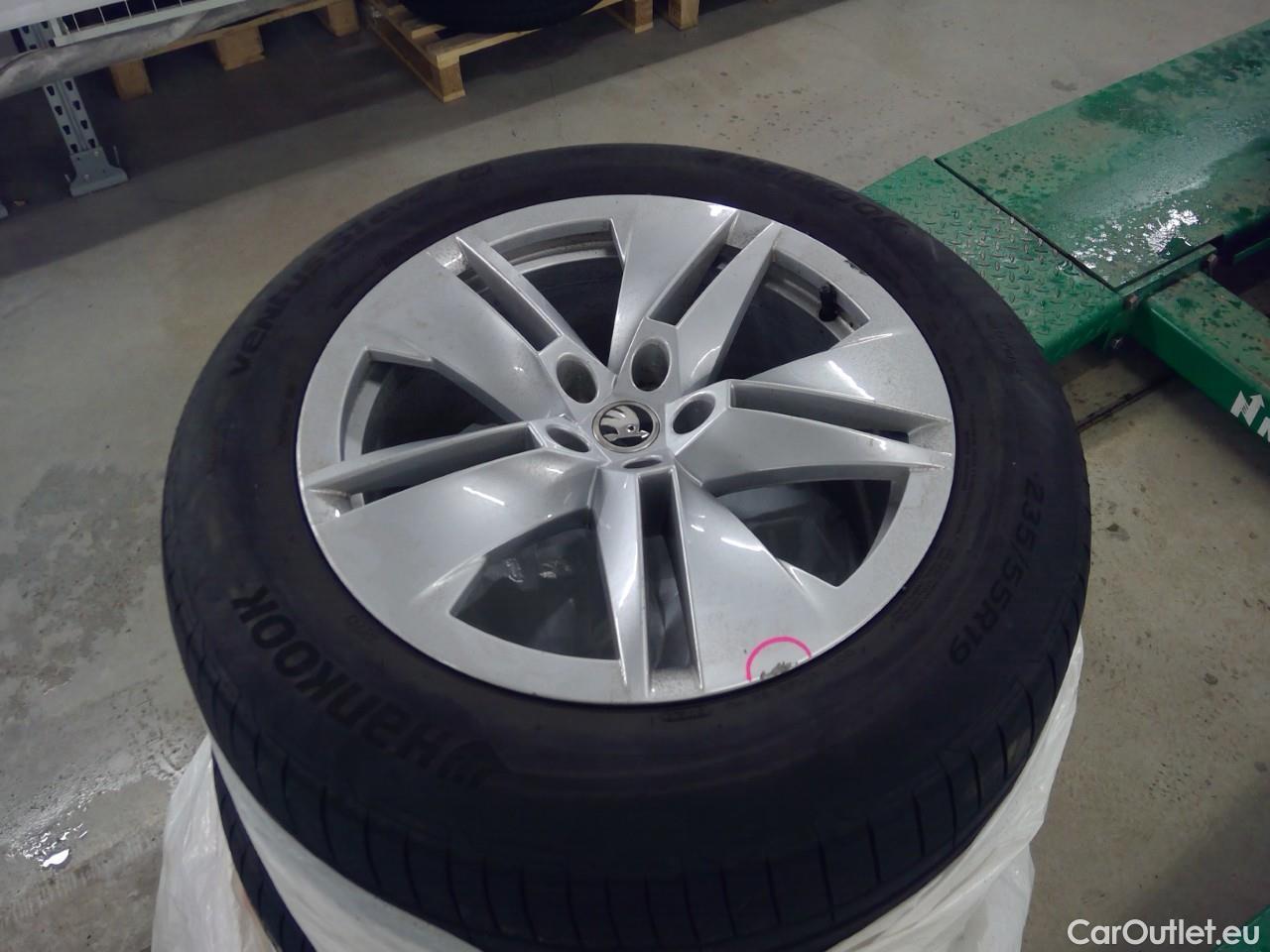  Skoda  ENYAQ  iV80 5d #1