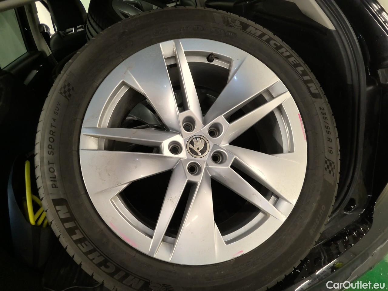  Skoda  ENYAQ  iV80 5d #5