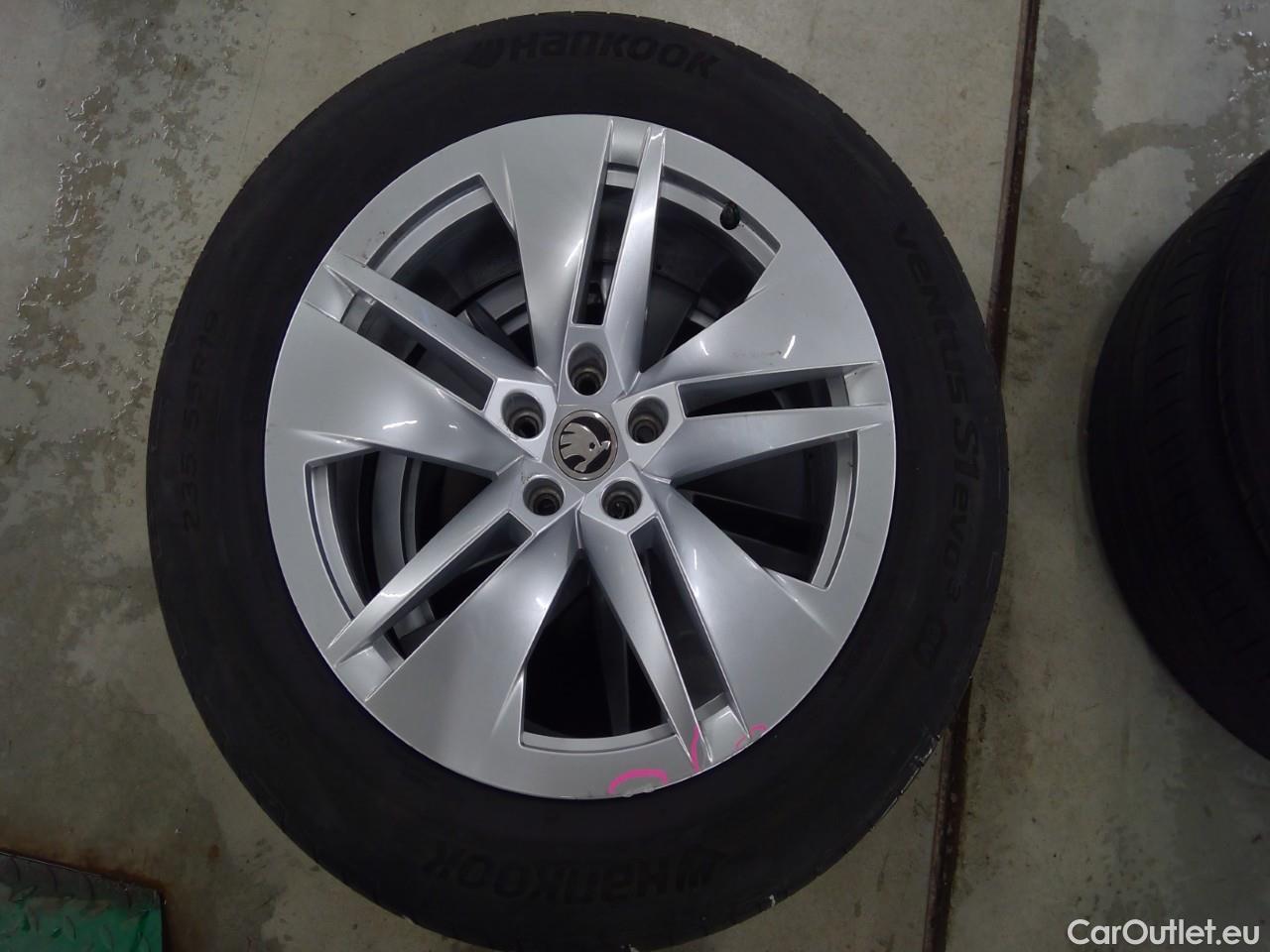  Skoda  ENYAQ  iV80 5d #3