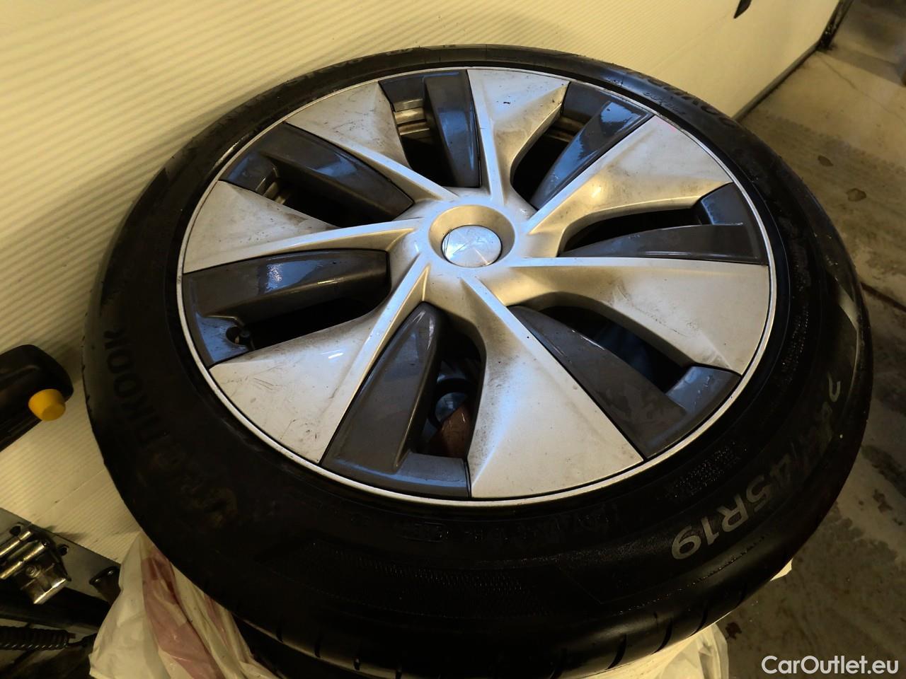  Tesla  Model Y  75kWh Long-Range AWD #2