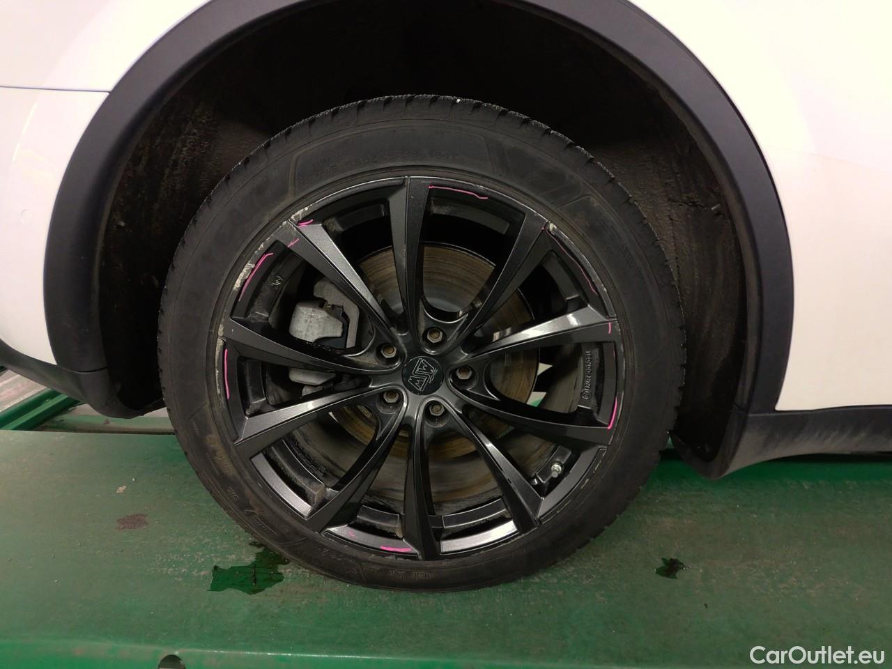  Tesla  Model Y  Long-Range AWD #15