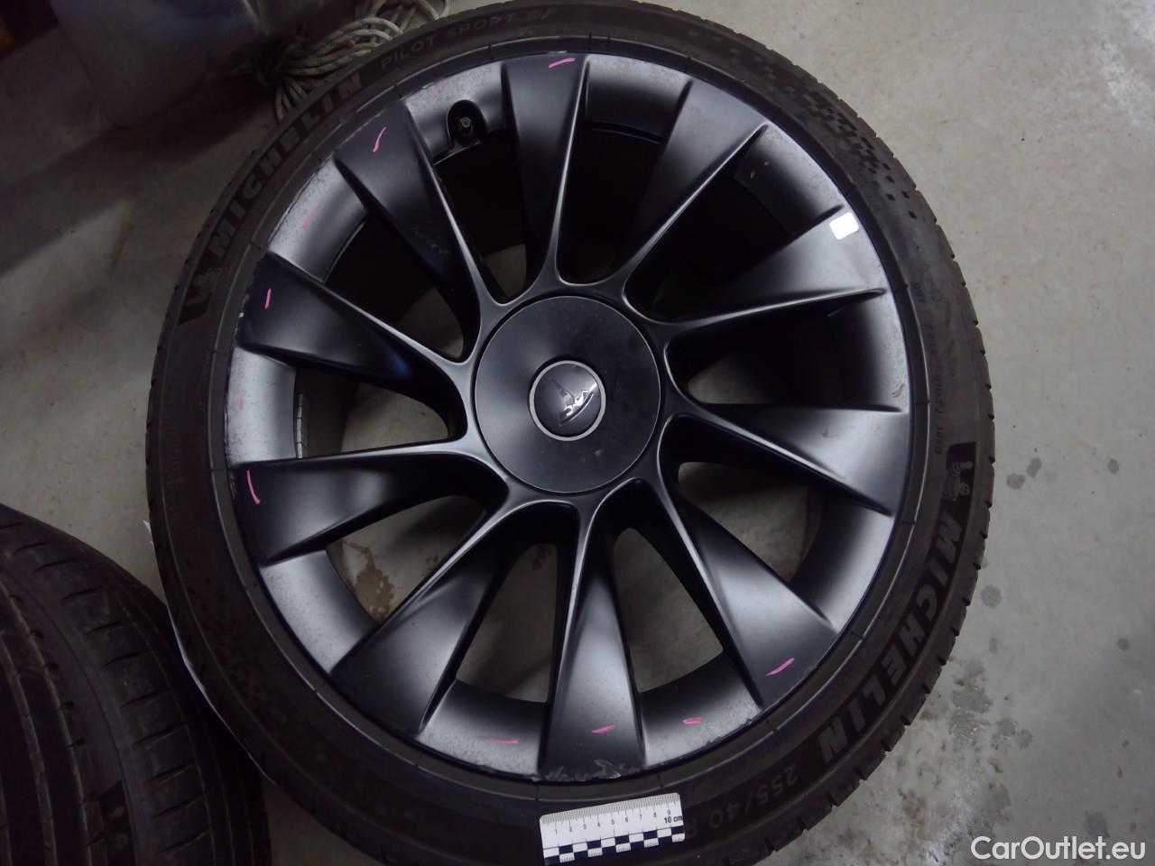  Tesla  Model Y  Long-Range AWD #5