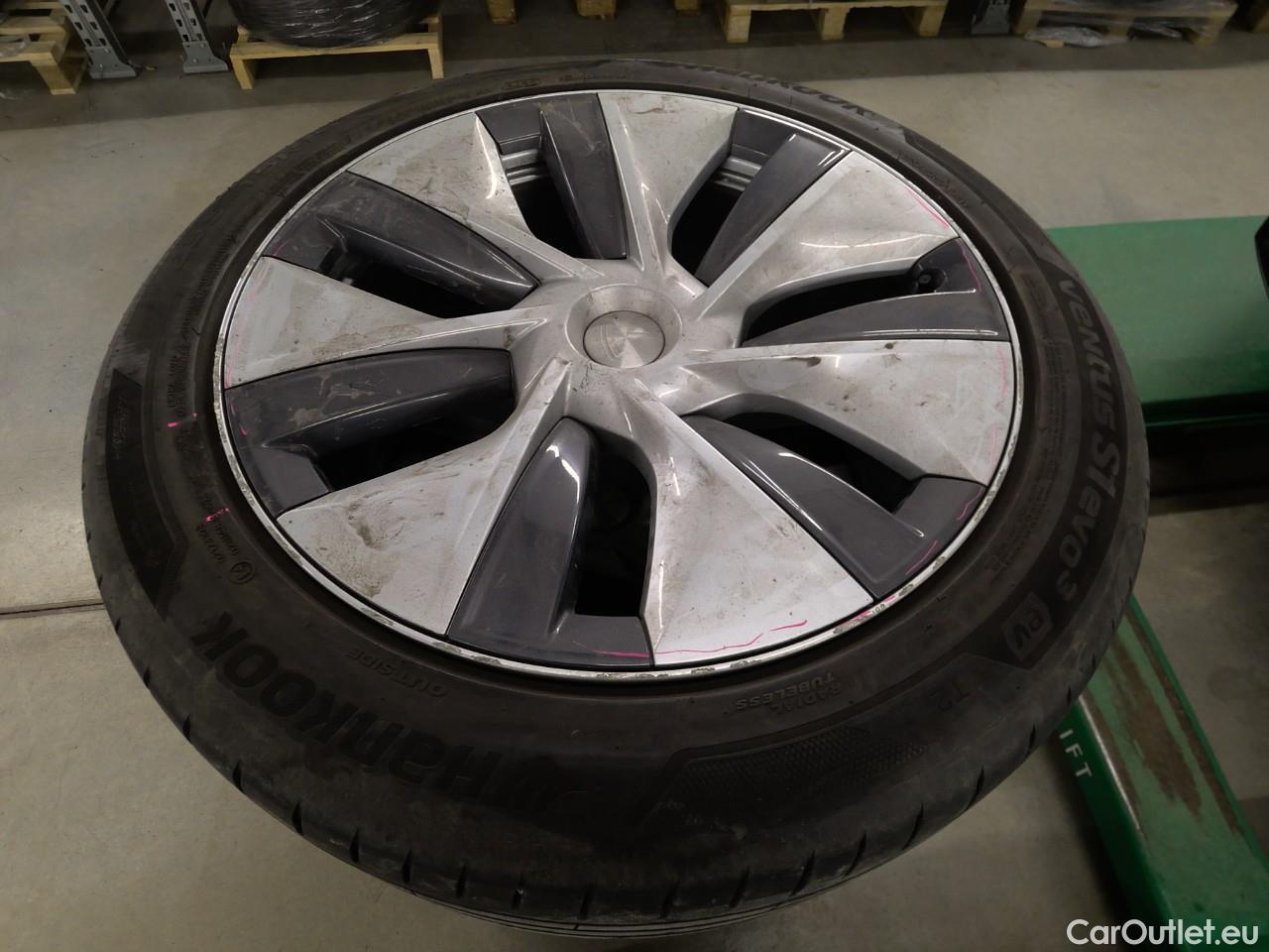  Tesla  Model Y  Long-Range AWD #4