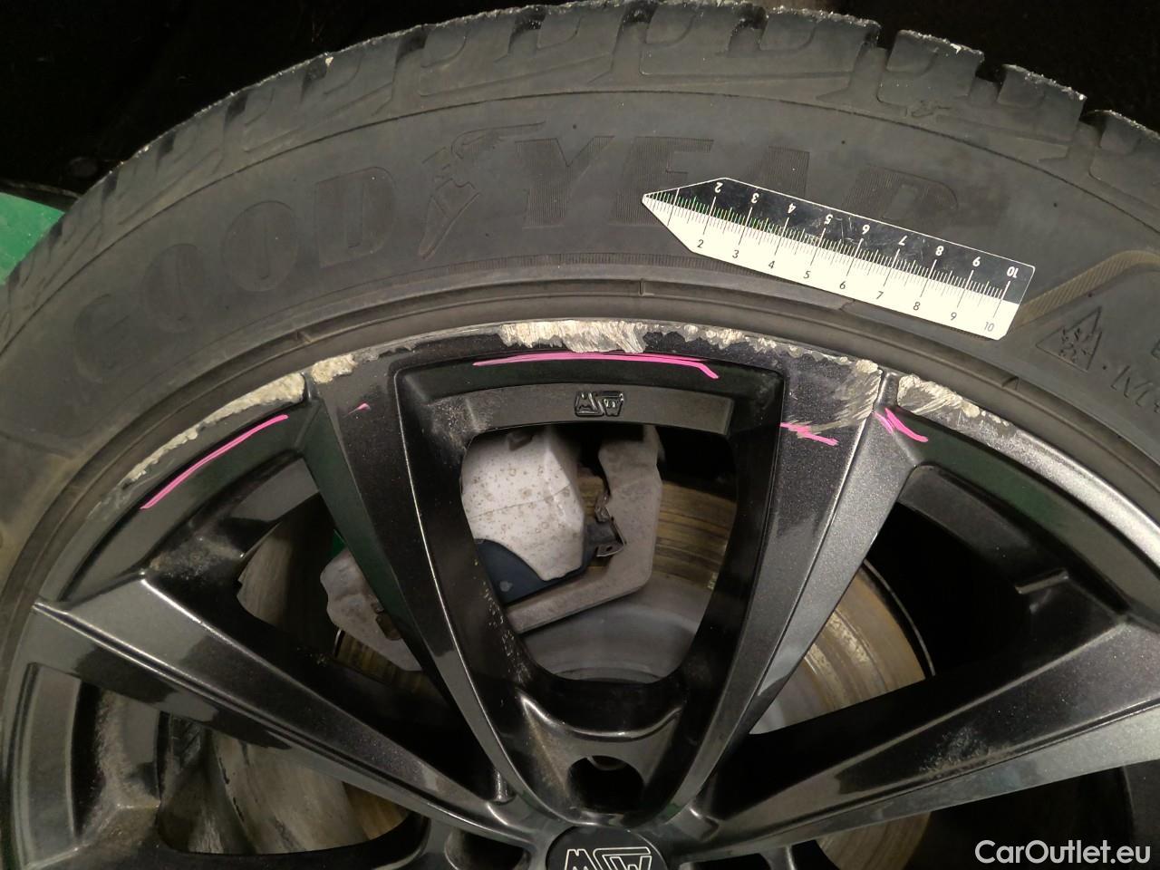  Tesla  Model Y  Long-Range AWD #14