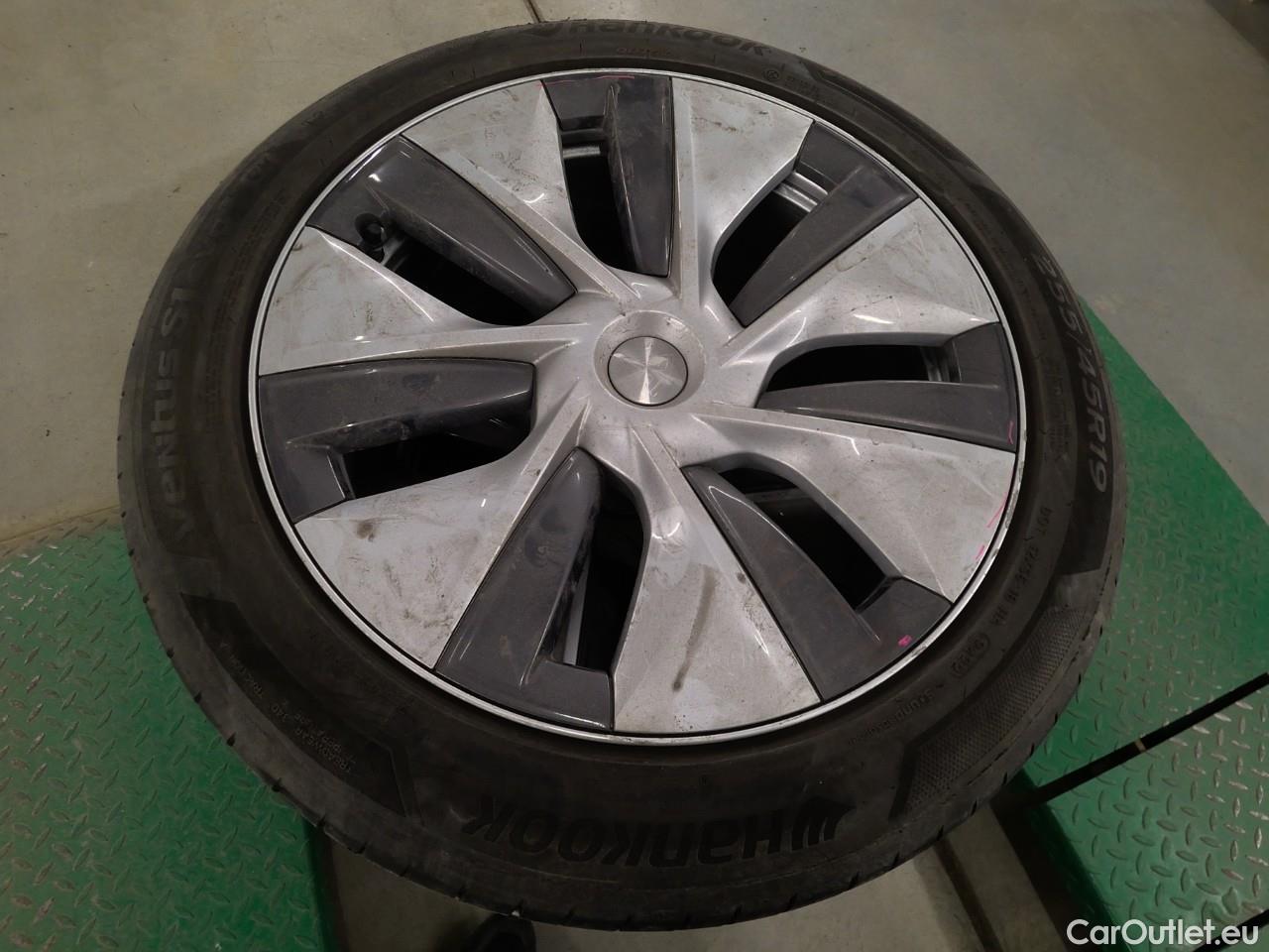  Tesla  Model Y  Long-Range AWD #6