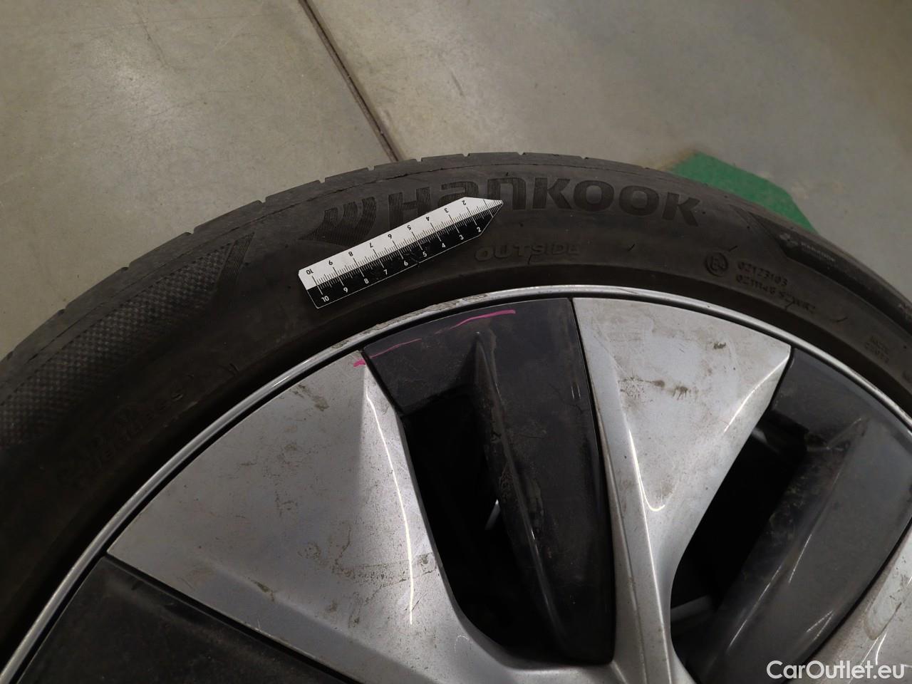  Tesla  Model Y  Long-Range AWD #5