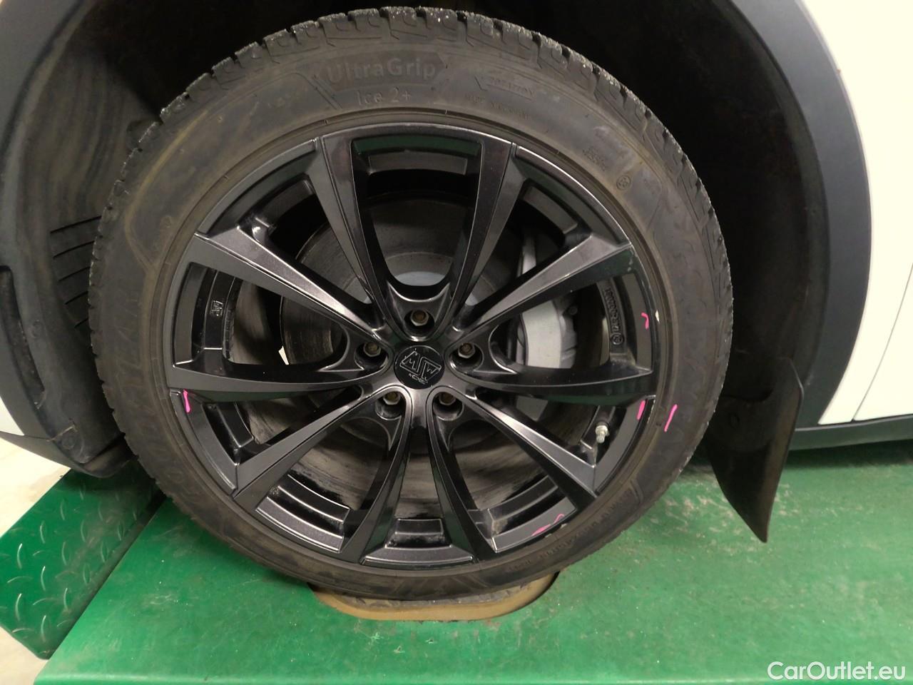  Tesla  Model Y  Long-Range AWD #19