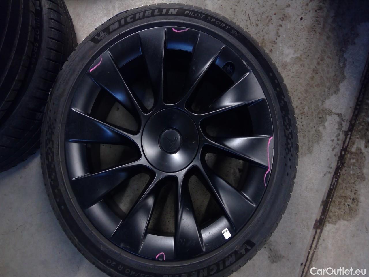  Tesla  Model Y  Long-Range AWD #2