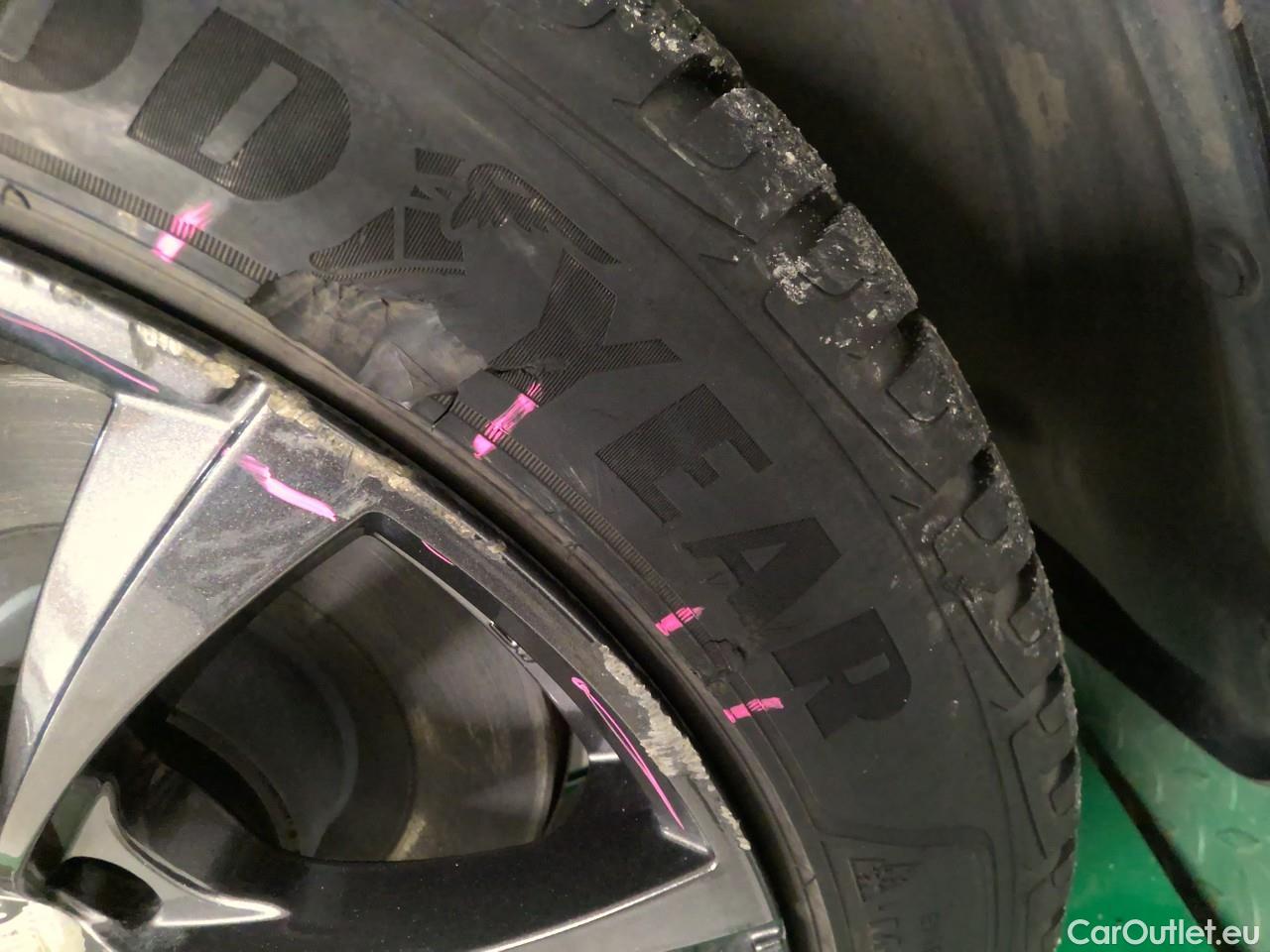  Tesla  Model Y  Long-Range AWD #13