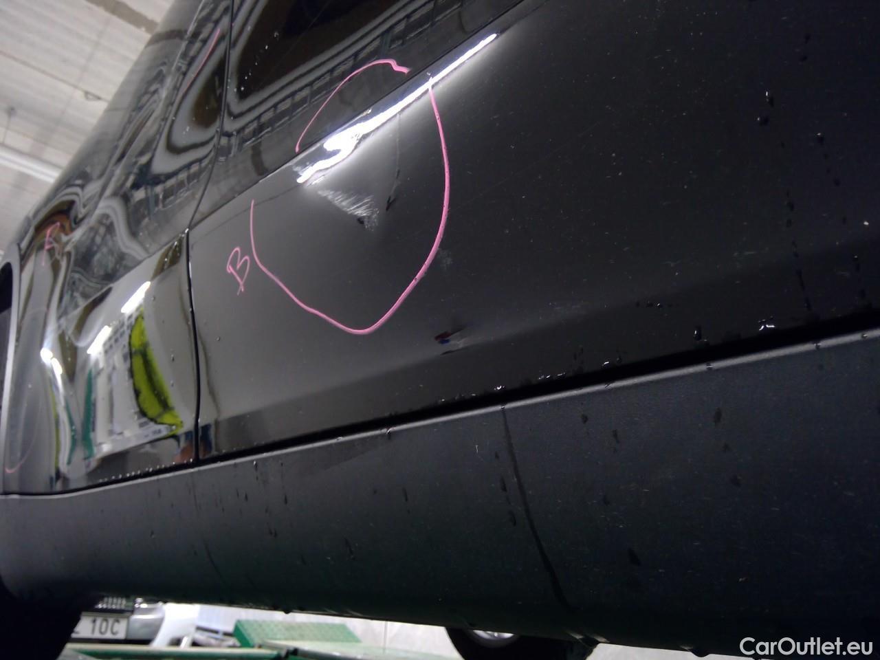  Tesla  Model Y  Long-Range AWD #40