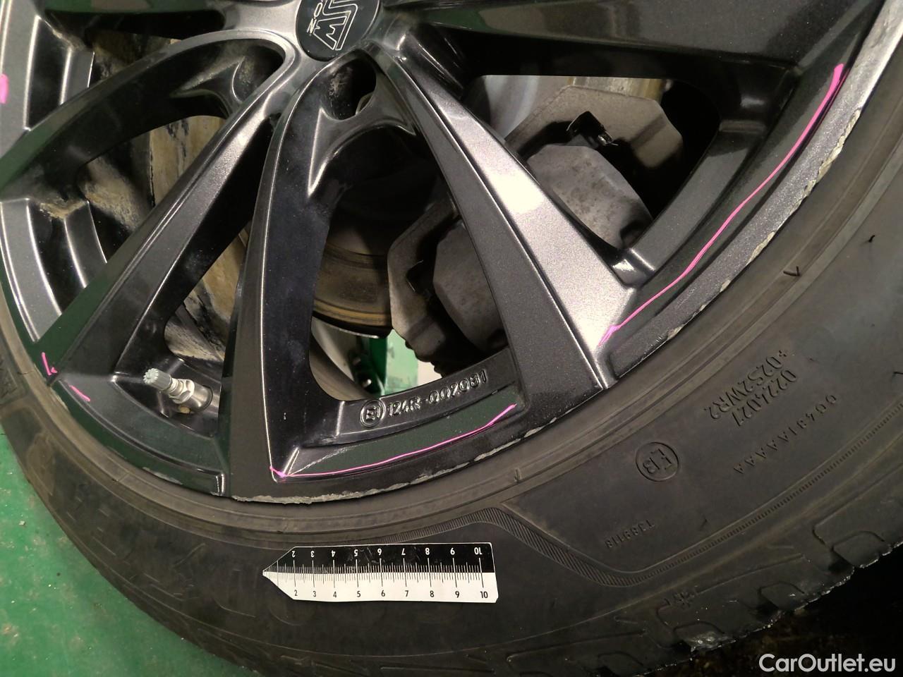  Tesla  Model Y  Long-Range AWD #17