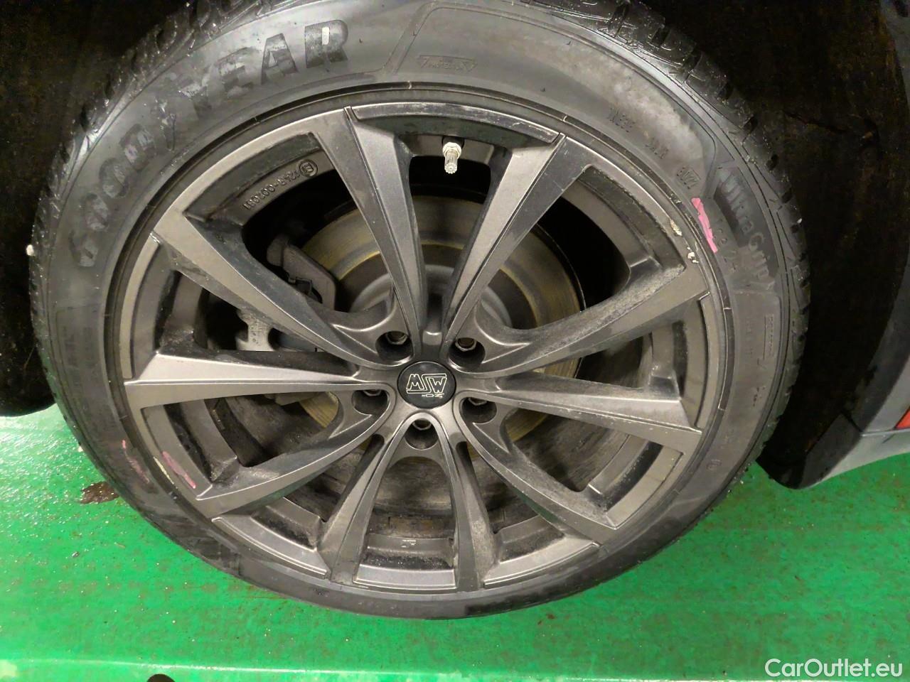  Tesla  Model Y  75kWh Long-Range AWD #17