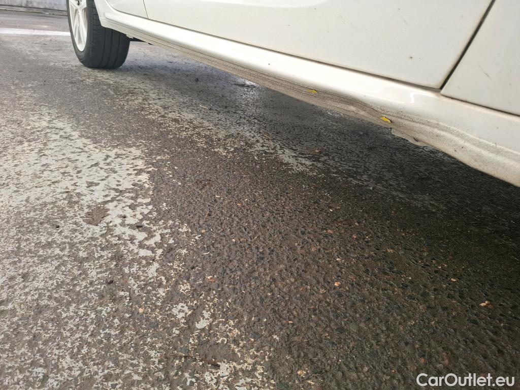  Peugeot  208  Allure Business 1.2 PureTech 110CV BVM6 E6dT #1