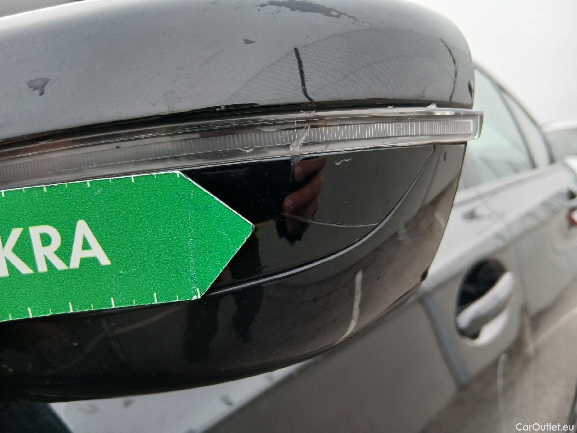  Bmw  Serie 3 BMW  / 2018 / 4P / sedán 318d Auto. #8