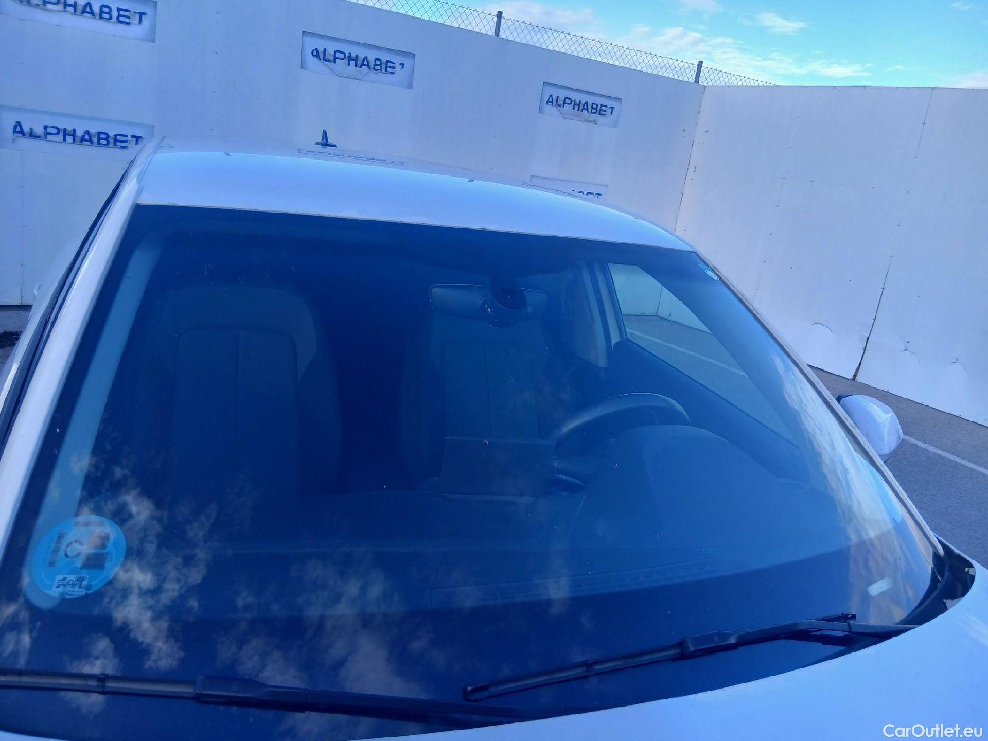  Audi  Q2 AUDI  / 2016 / 5P / todoterreno Design 30 TFSI 85kW (116CV) #10