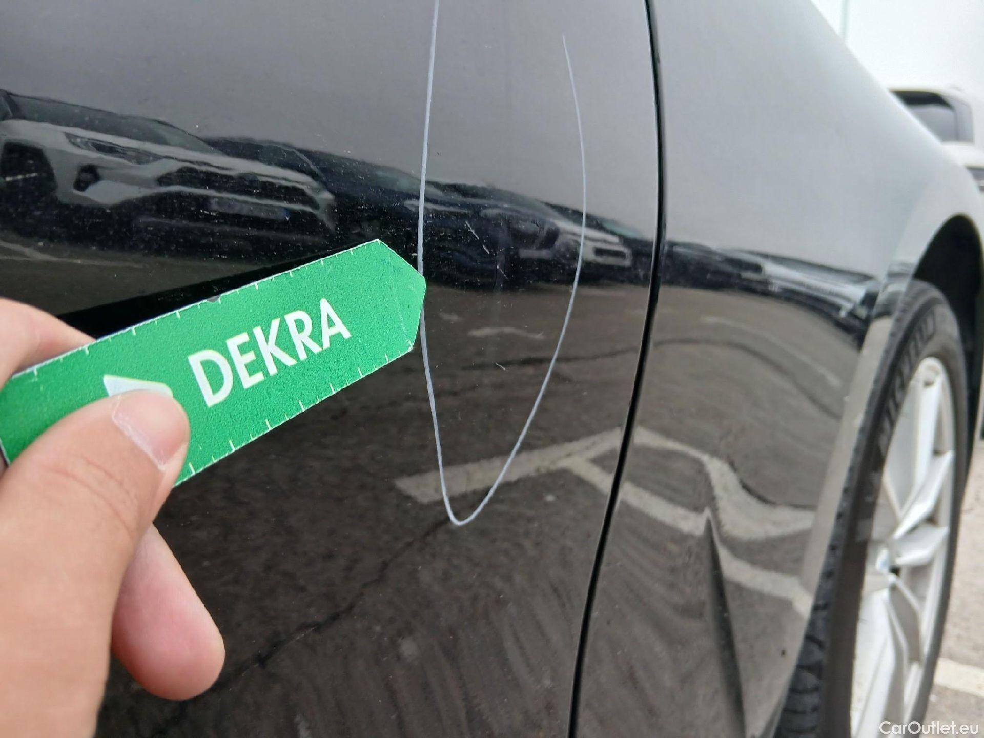  Bmw  Serie 3 BMW  / 2018 / 4P / sedán 318d Auto. #26