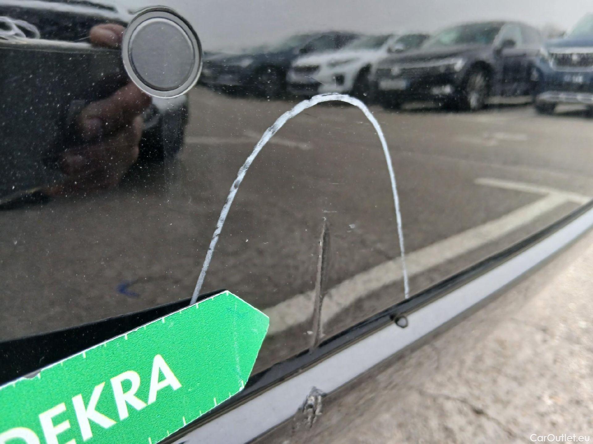  Bmw  Serie 3 BMW  / 2018 / 4P / sedán 318d Auto. #19