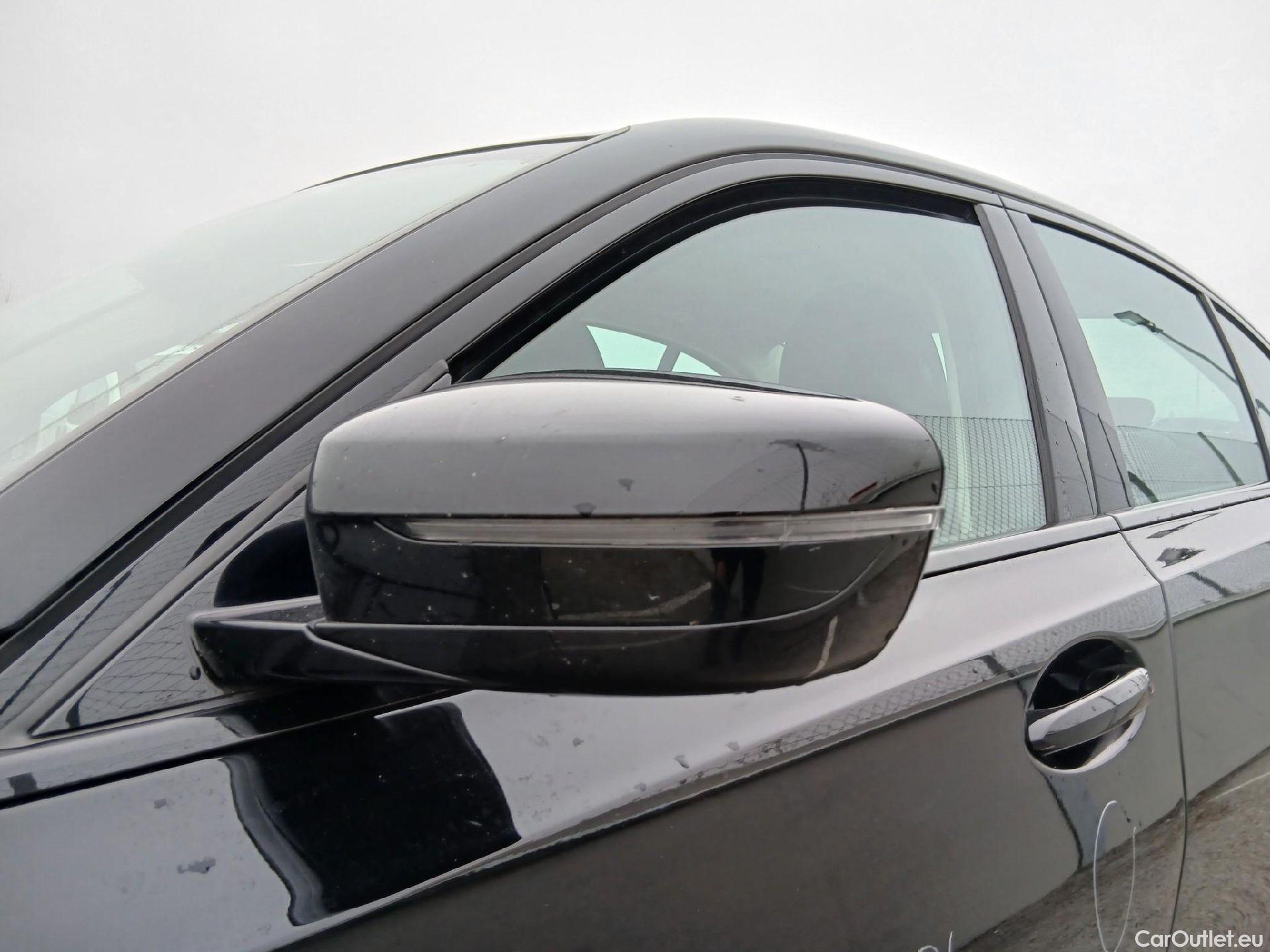  Bmw  Serie 3 BMW  / 2018 / 4P / sedán 318d Auto. #9