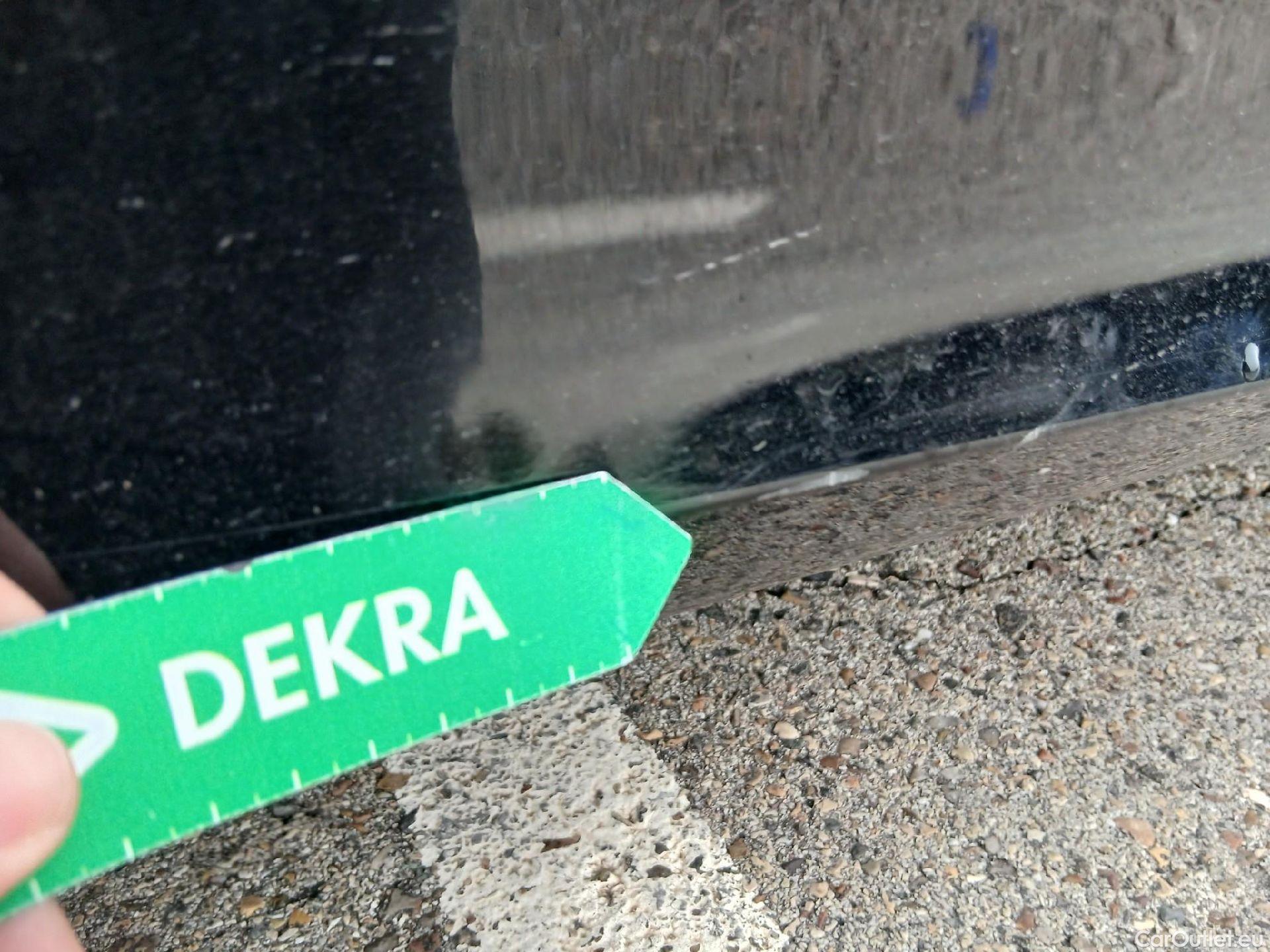  Bmw  Serie 3 BMW  / 2018 / 4P / sedán 318d Auto. #24