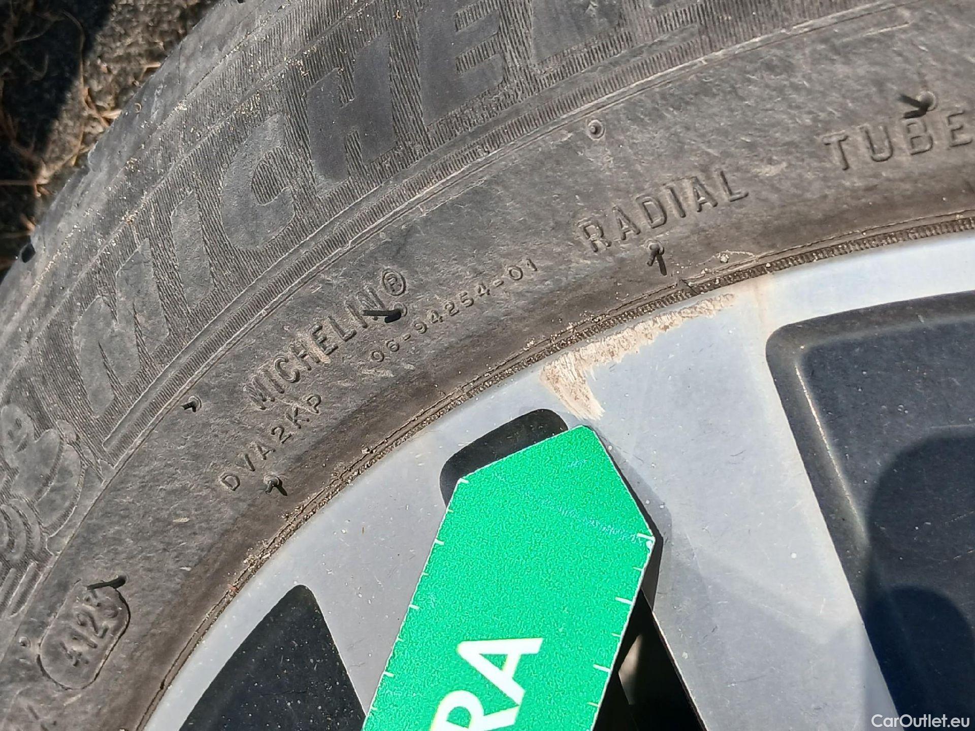  Mercedes  A-Klasse MERCEDES-BENZ Clase A / 2018 / 4P / sedán Sedán A 250 e #38