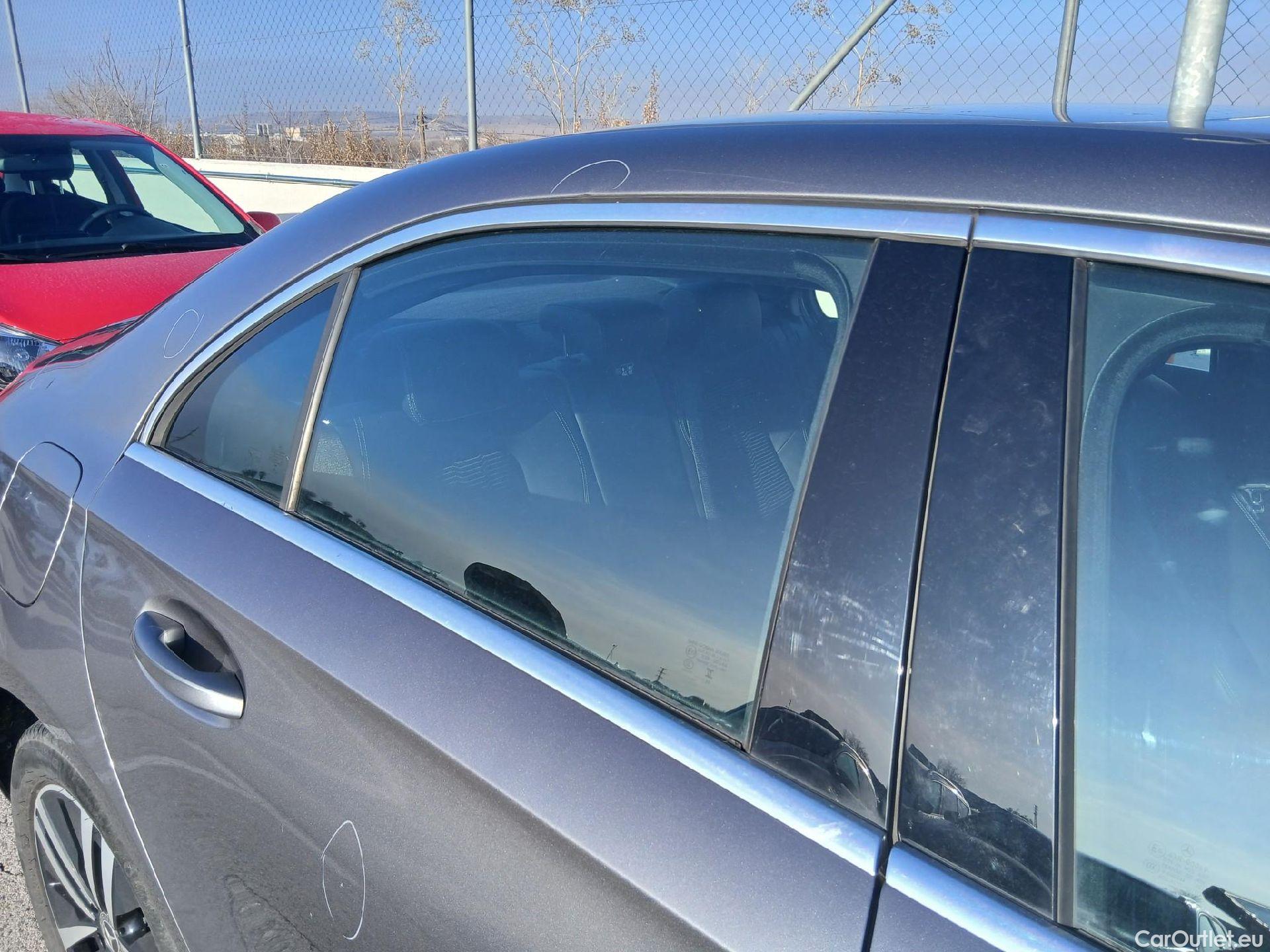  Mercedes  A-Klasse MERCEDES-BENZ Clase A / 2018 / 4P / sedán Sedán A 250 e #46