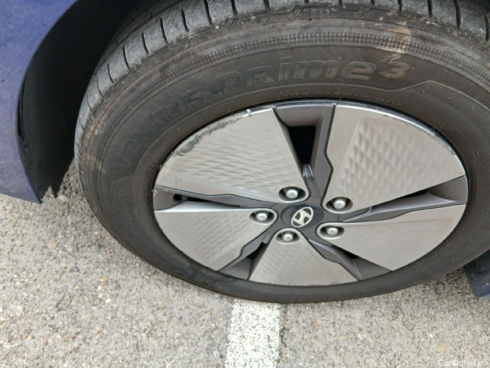  Hyundai   Ioniq HYUNDAI / 2019 / 5P / berlina con portón 1.6 GDI HEV Klass DCT #2