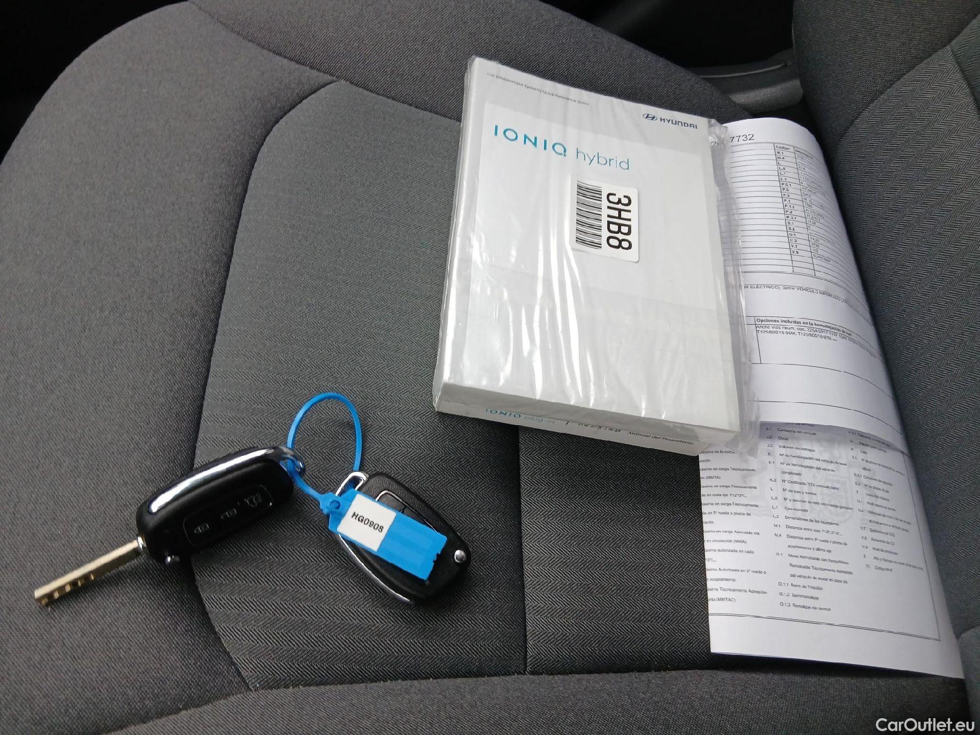  Hyundai   Ioniq HYUNDAI / 2019 / 5P / berlina con portón 1.6 GDI HEV Klass DCT #1