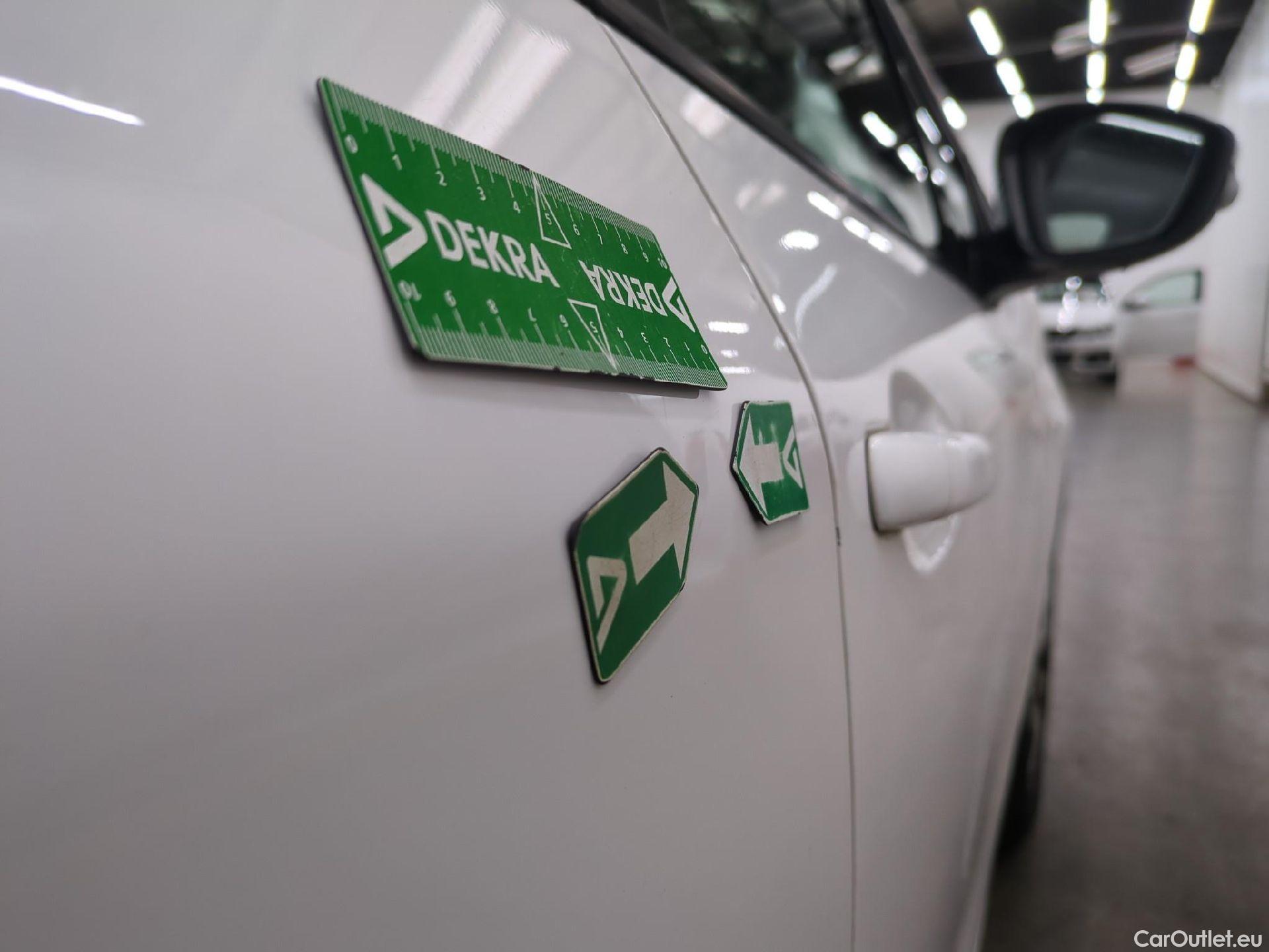  Peugeot  208  Affaire Premium Pack 1.2 80CV BVM5 E6dT #48