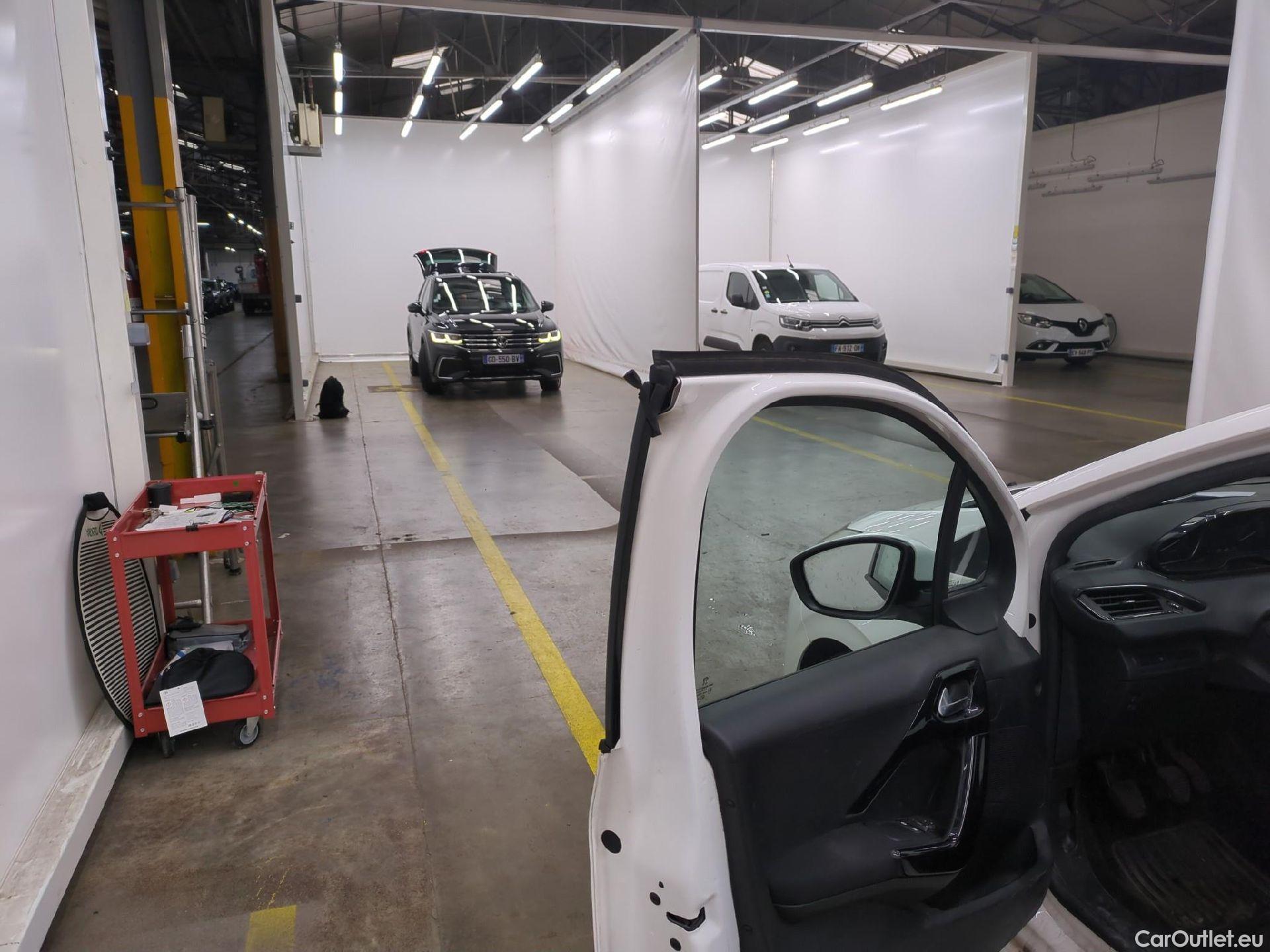  Peugeot  208  Affaire Premium Pack 1.2 80CV BVM5 E6dT #11