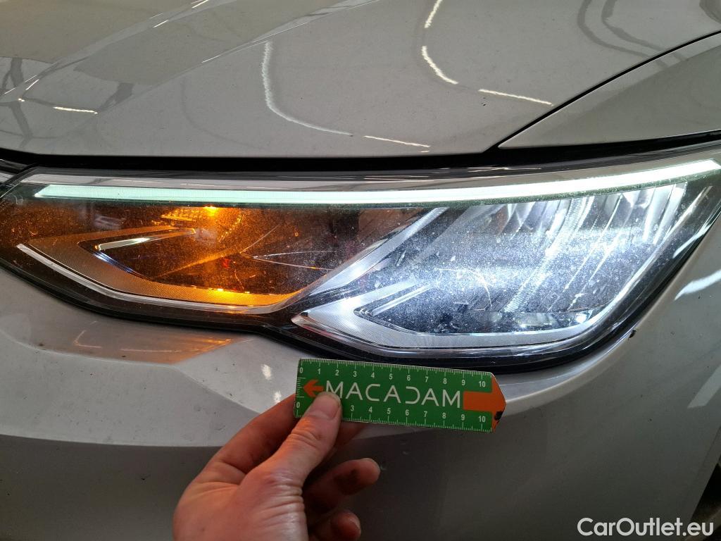  Volkswagen  Golf  VOLKSWAGEN / 2020 / 5P / Berline 2.0 TDI SCR 150 DSG7 Life Busi 1st #26