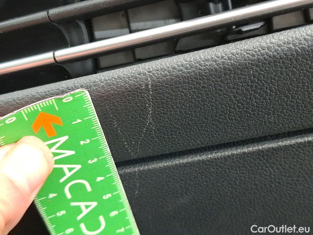  Volkswagen  Golf  VOLKSWAGEN / 2020 / 5P / Berline 2.0 TDI SCR 150 DSG7 Life Busi 1st #5