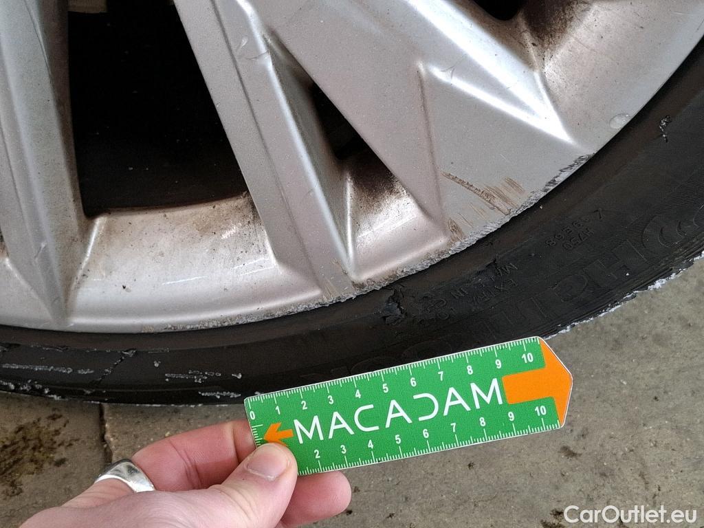  Audi  A3 AUDI  Sportback / 2020 / 5P / Berline 35 TFSI 150 MHEV S Tronic Design Luxe #8