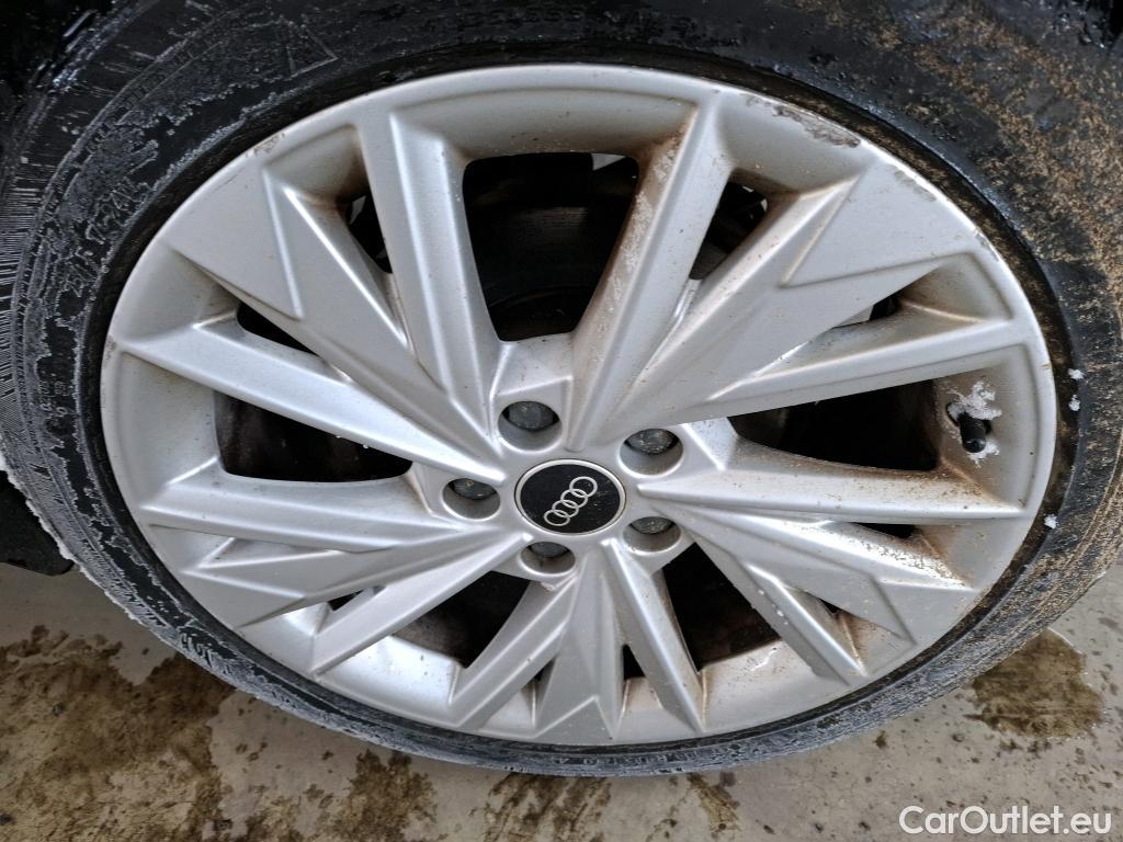  Audi  A3 AUDI  Sportback / 2020 / 5P / Berline 35 TFSI 150 MHEV S Tronic Design Luxe #10