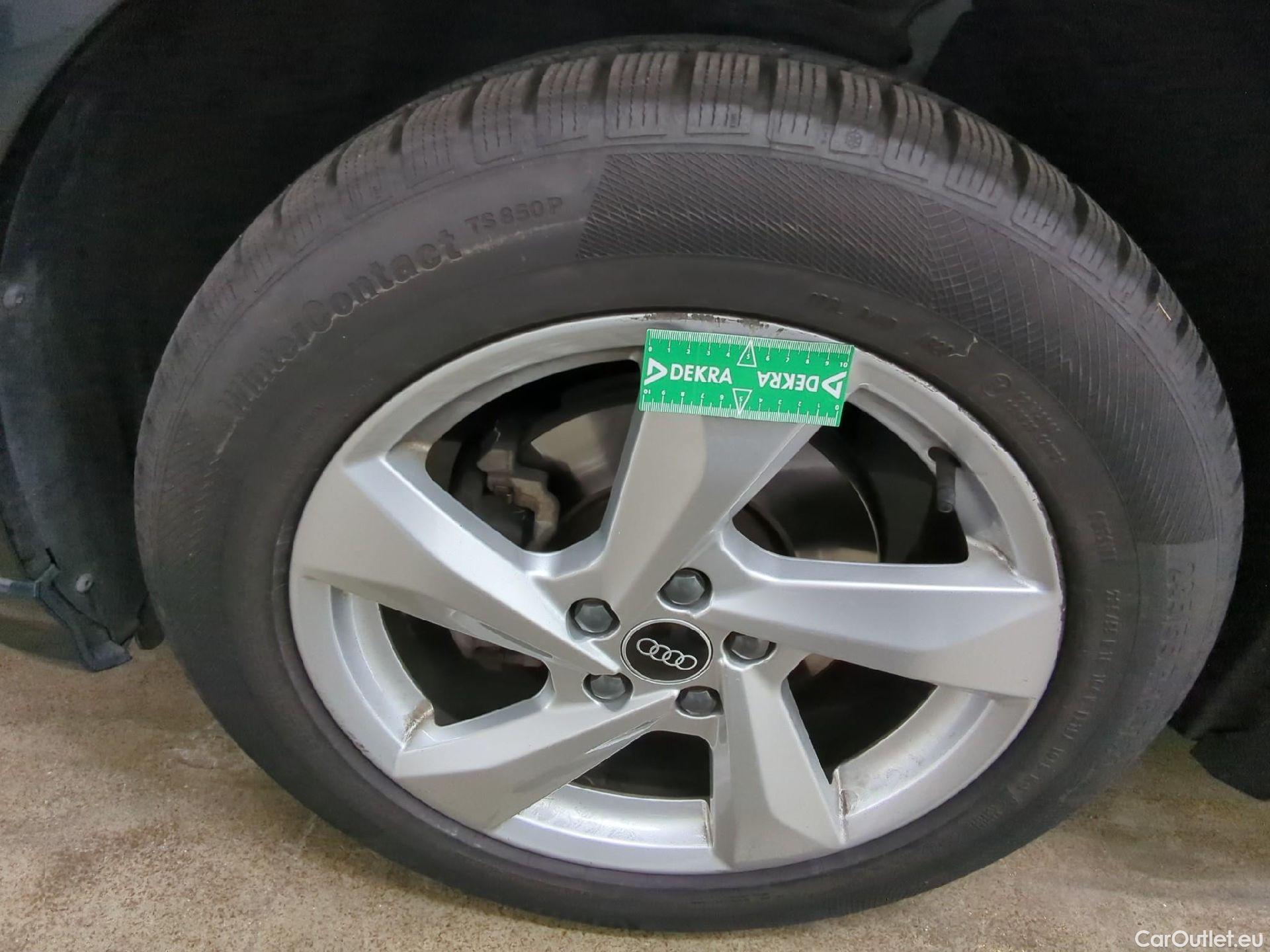  Audi  Q3 AUDI  / 2018 / 5P / SUV 35 TFSI 150 MHEV S TRONIC DESIGN LUXE #5