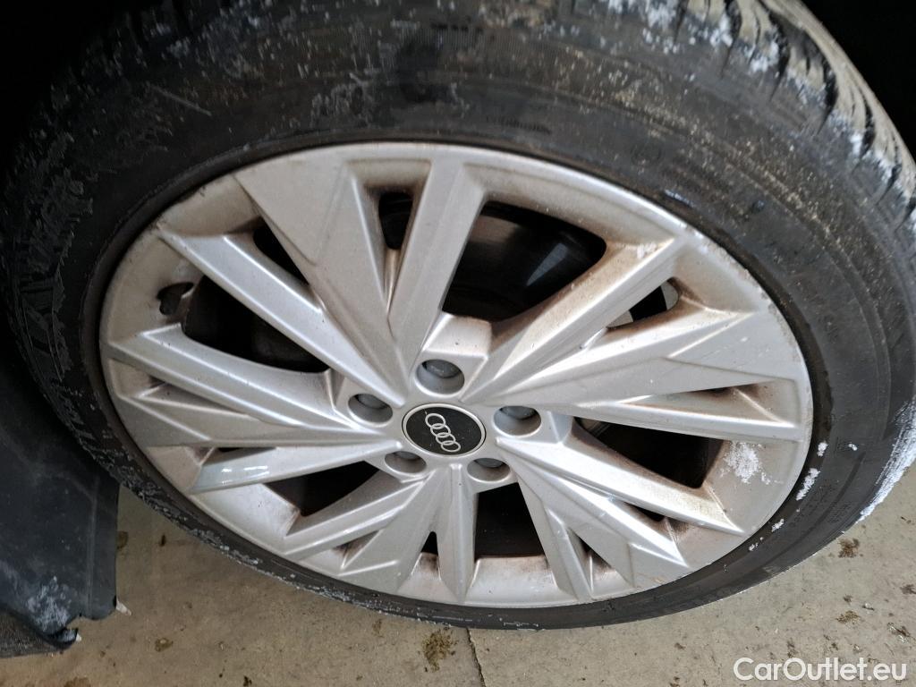  Audi  A3 AUDI  Sportback / 2020 / 5P / Berline 35 TFSI 150 MHEV S Tronic Design Luxe #4