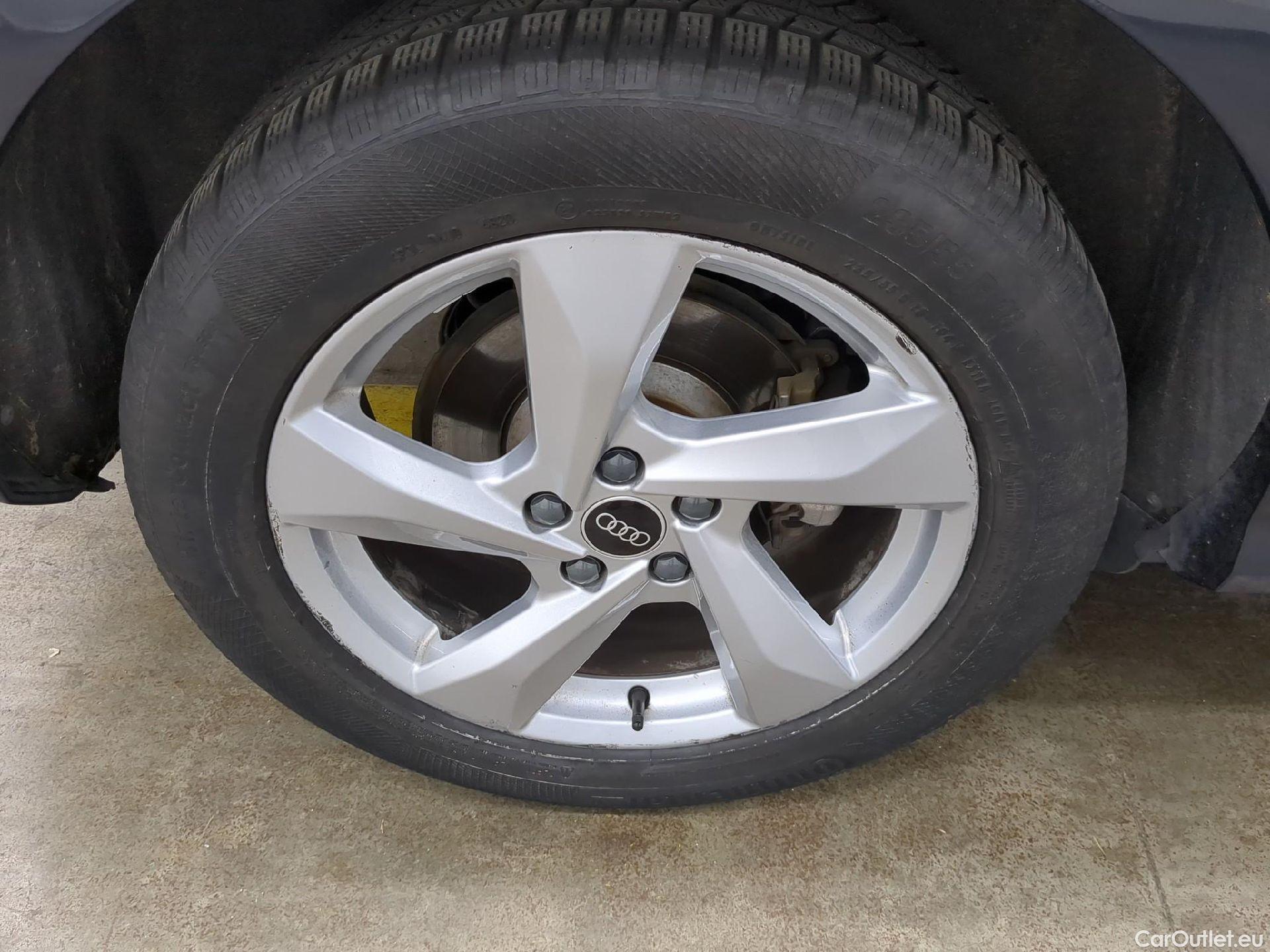  Audi  Q3 AUDI  / 2018 / 5P / SUV 35 TFSI 150 MHEV S TRONIC DESIGN LUXE #8